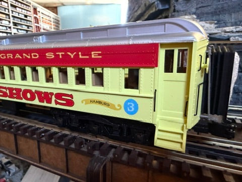 Atlas O 3001772A - Premier - Madison Heavyweight Passenger Cars "Strates Shows" (4-Car) Red - MrMuffin'sTrains