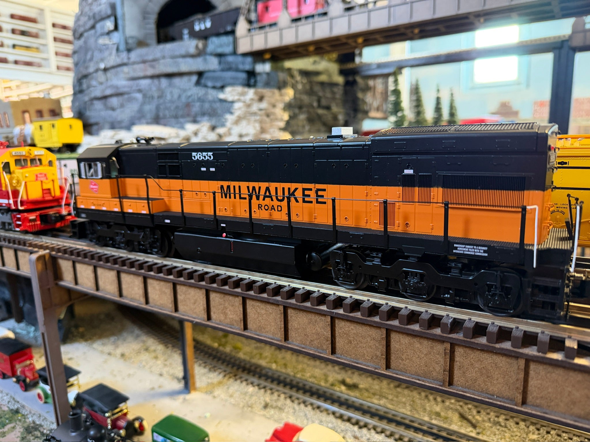 Atlas O 30138688S - Premier - U30C Diesel Locomotive "Milwaukee Road" #5655 - Custom Run for Mr.Muffin's Trains