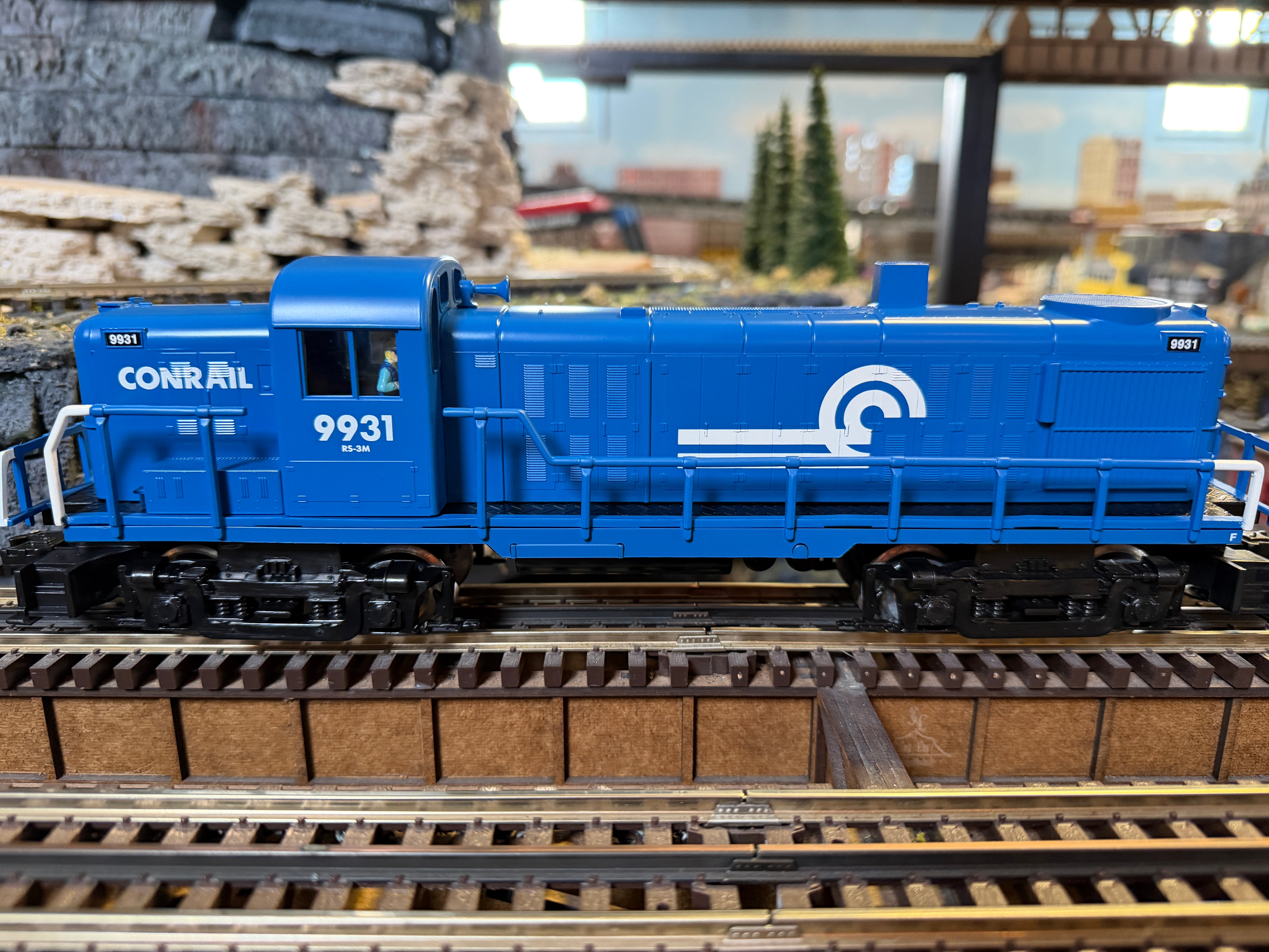 Lionel 2545050 - LionChief RS-3 Diesel Locomotive "Conrail" #9931