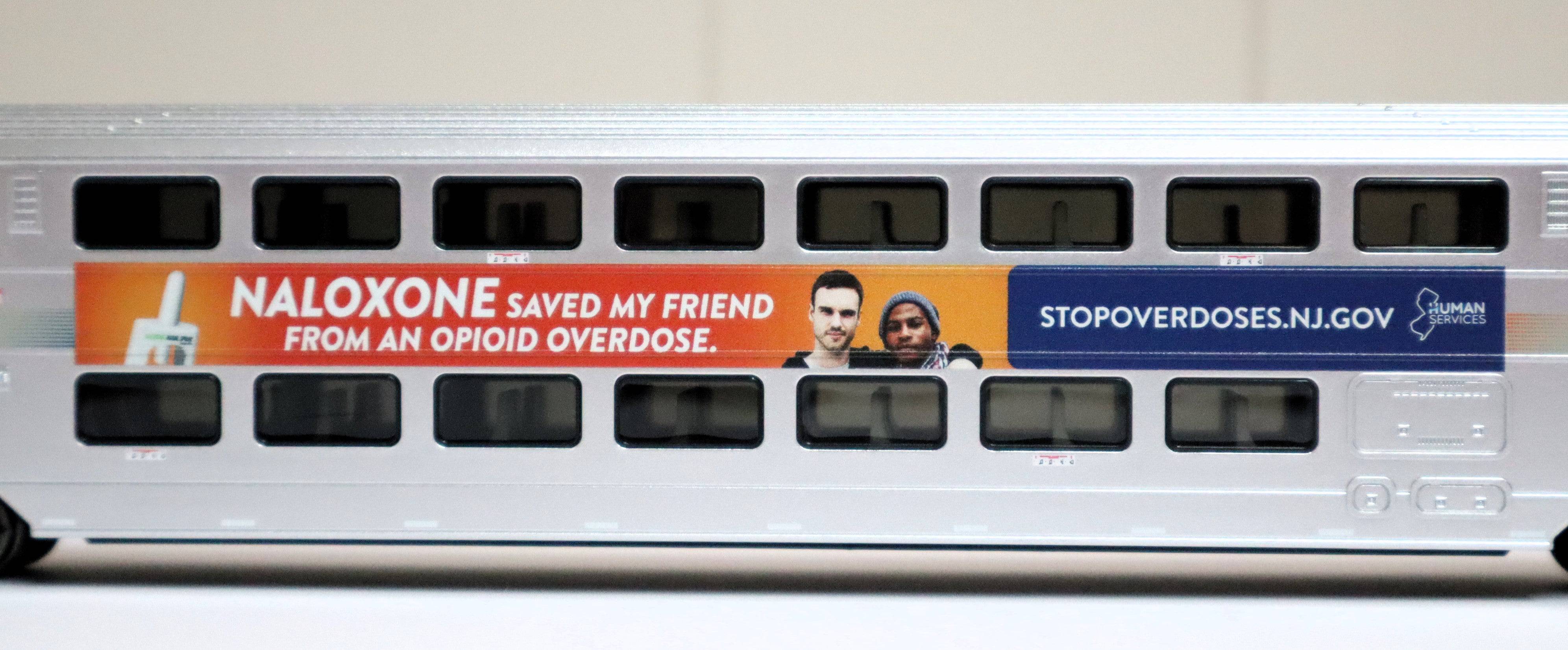 Atlas HO 20007479 - Master - Multi-Level Trailer w/ Toilet "NJ Transit" #7216 (DHS Naloxone Wrap)