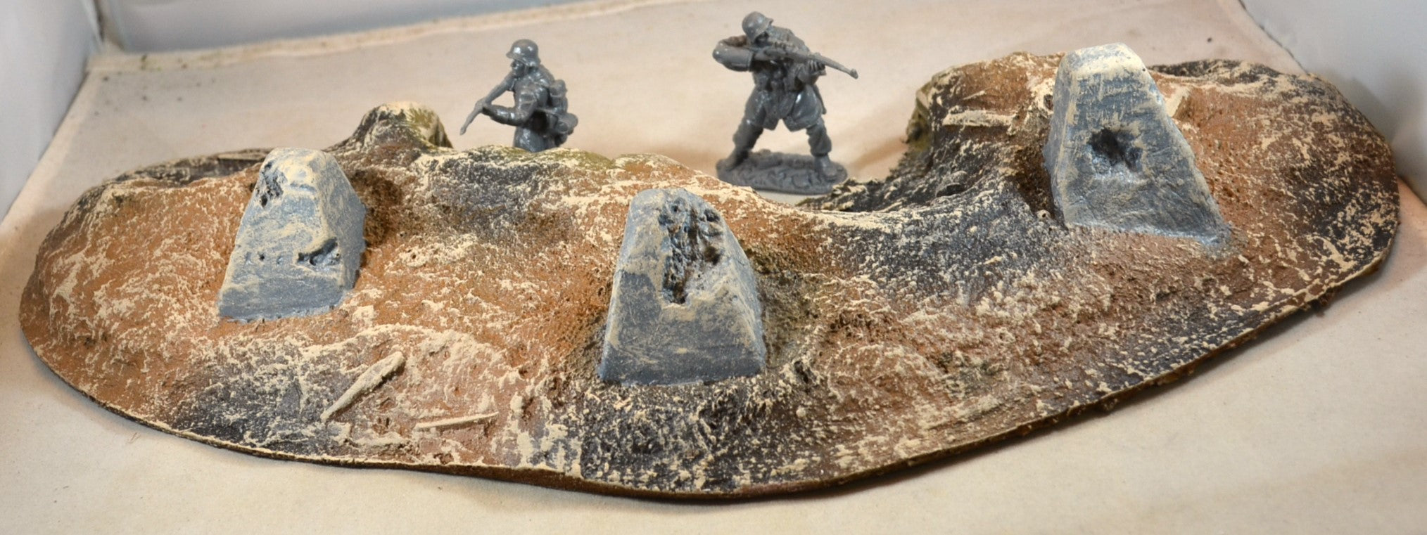 Atherton Scenics SBE-1 - WWII - Sandbagged Beach Bunker Emplacement Cratered-Second hand-M7367-3