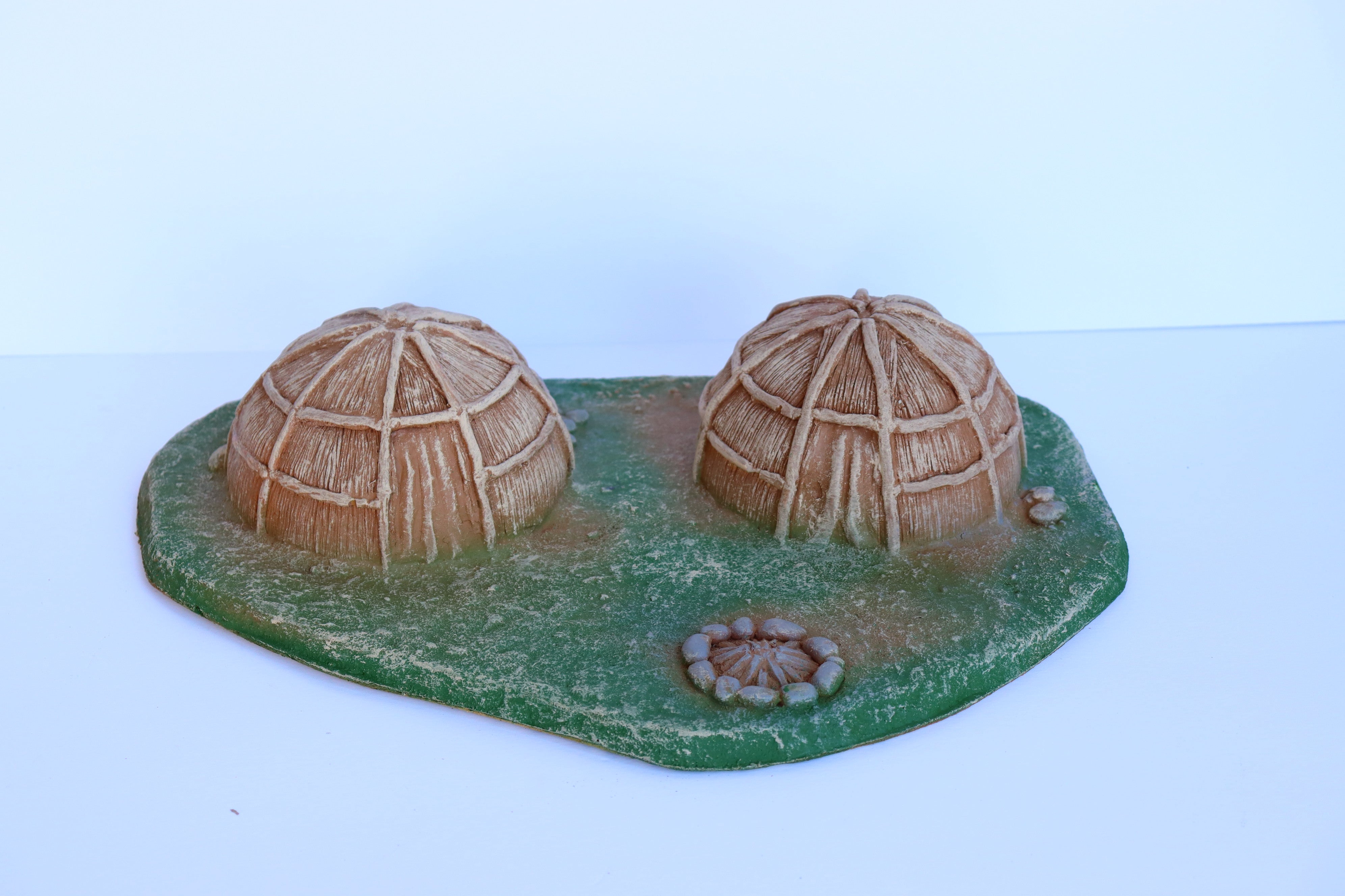 Atherton Scenics 9902 - Native American - Village Wigwam Huts Diorama