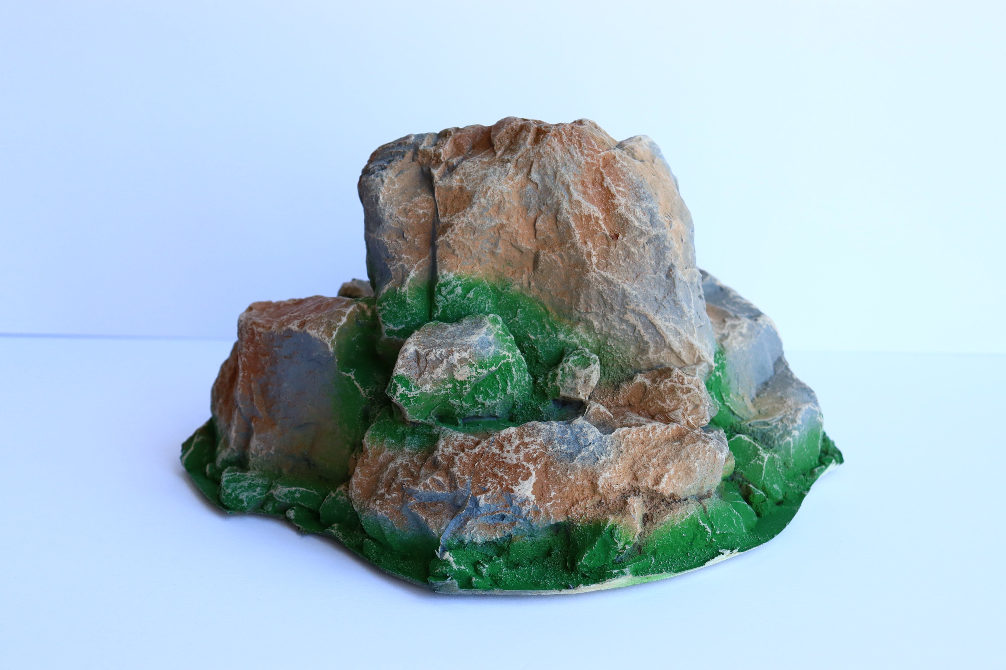 Atherton Scenics 9926 - Stone Rock Boulder Outcropping Diorama