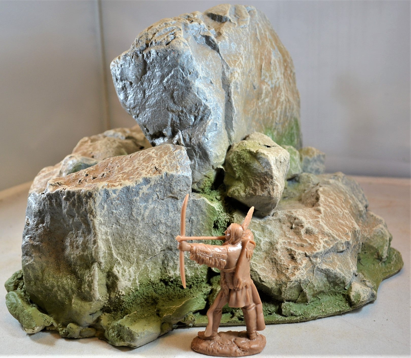 ATHERTON SCENICS PAINTED STONE ROCK BOULDER OUTCROPPING DIORAMA PIECE - 9926