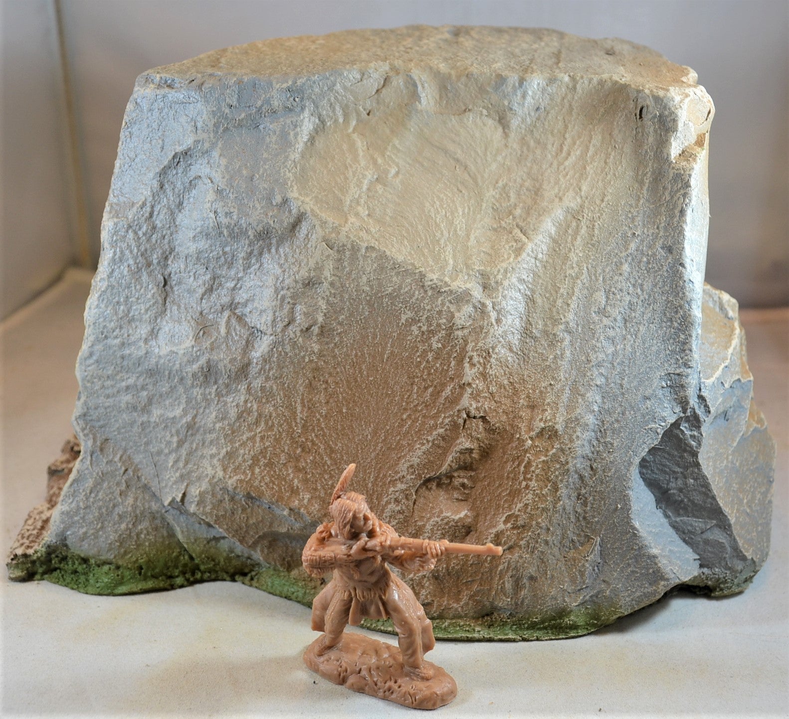 Atherton Scenics 9927 - Rock Stone Outcropping Diorama