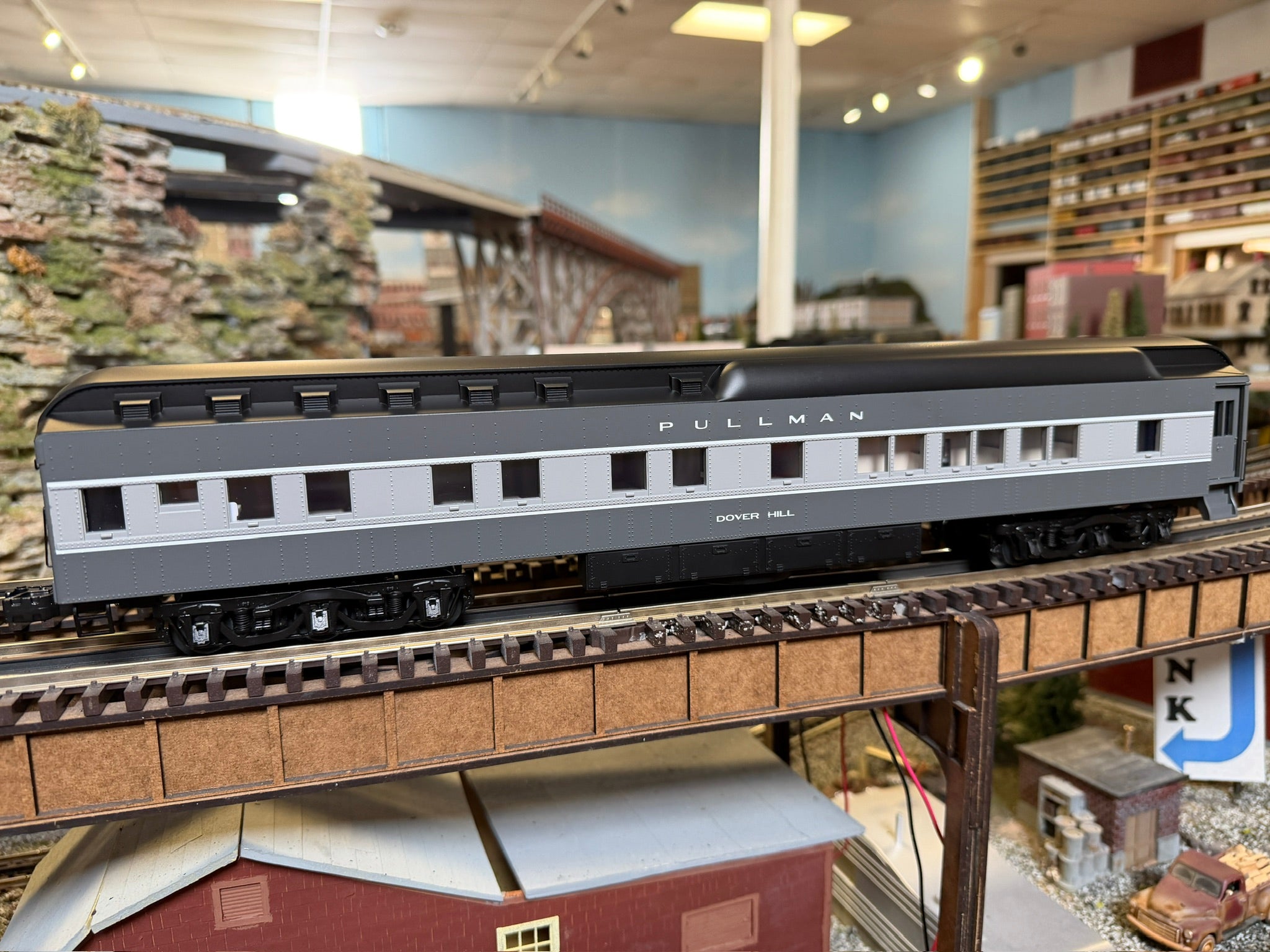 Lionel 2527540 - 18" SleeperSounds "Pullman" #Dover Hill (Grey)