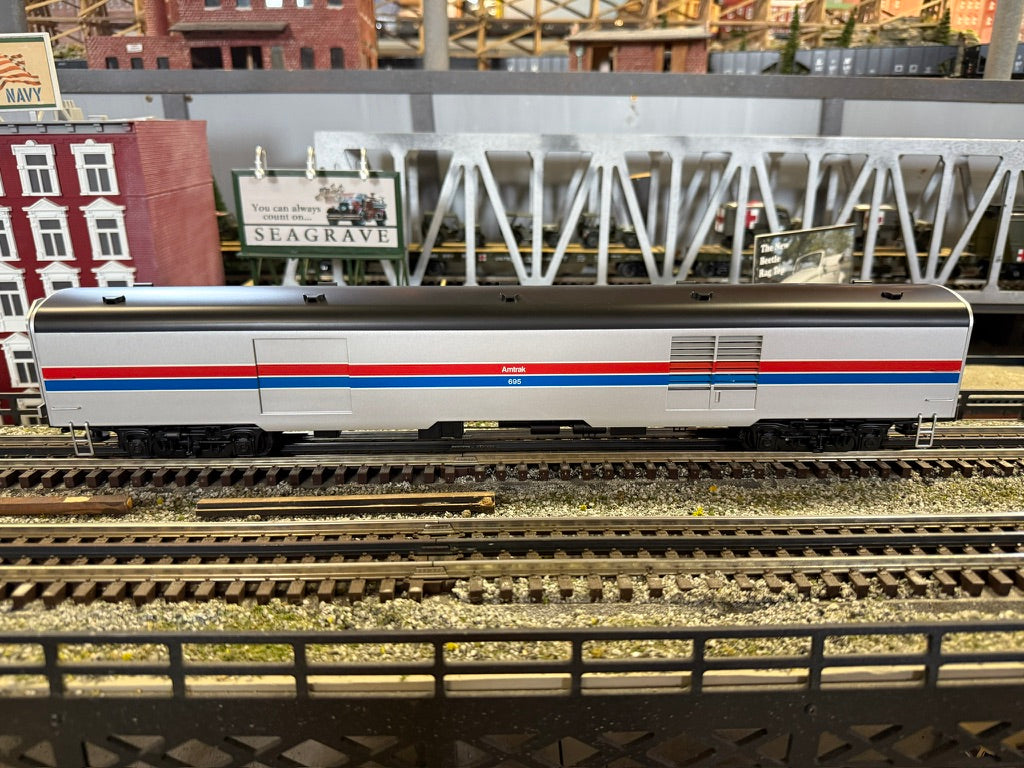 Lionel 2527340 - Vision Line 21" Generator Passenger Car "Amtrak" #695 Phase II - MrMuffin'sTrains