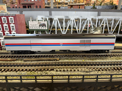Lionel 2527340 - Vision Line 21" Generator Passenger Car "Amtrak" #695 Phase II - MrMuffin'sTrains