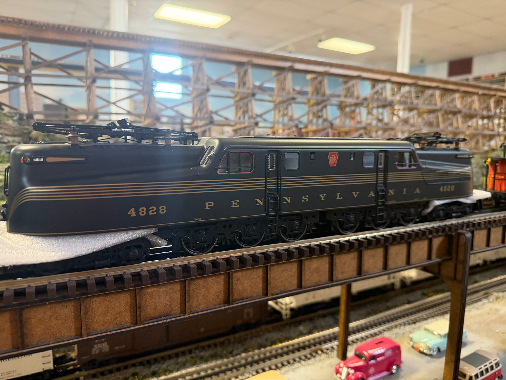 Lionel 2522010 - Vision Line - GG1 Freight Set "Pennsylvania" #4828