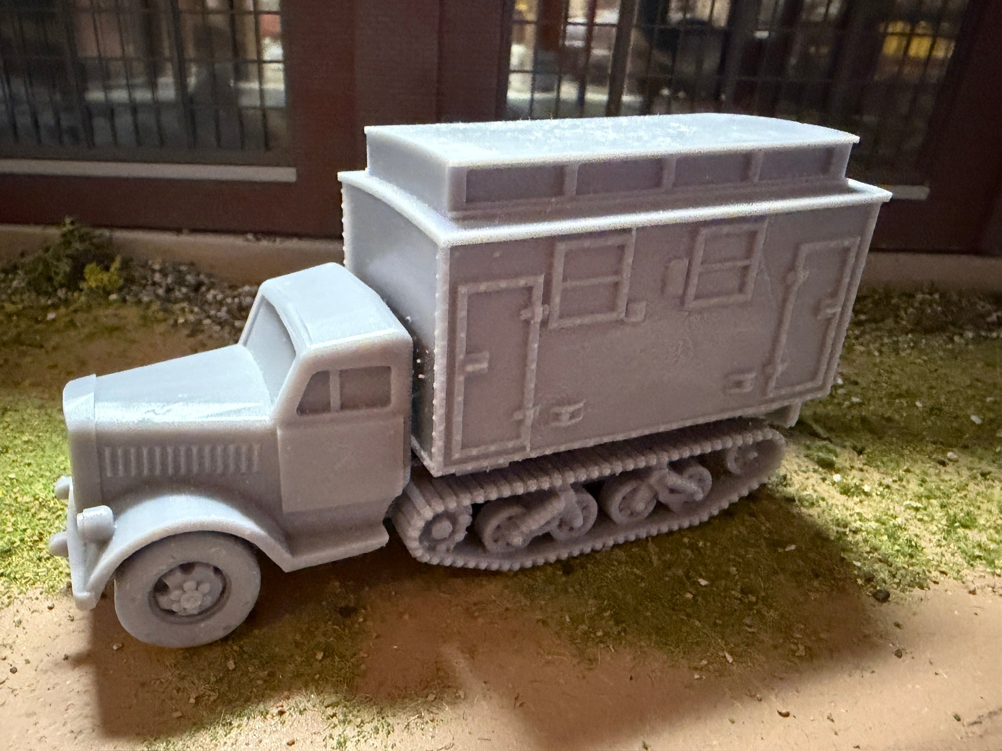 Phoenix Precision Models PPM-33050 - WW2 Half-Track: Closed-Door Ambulance