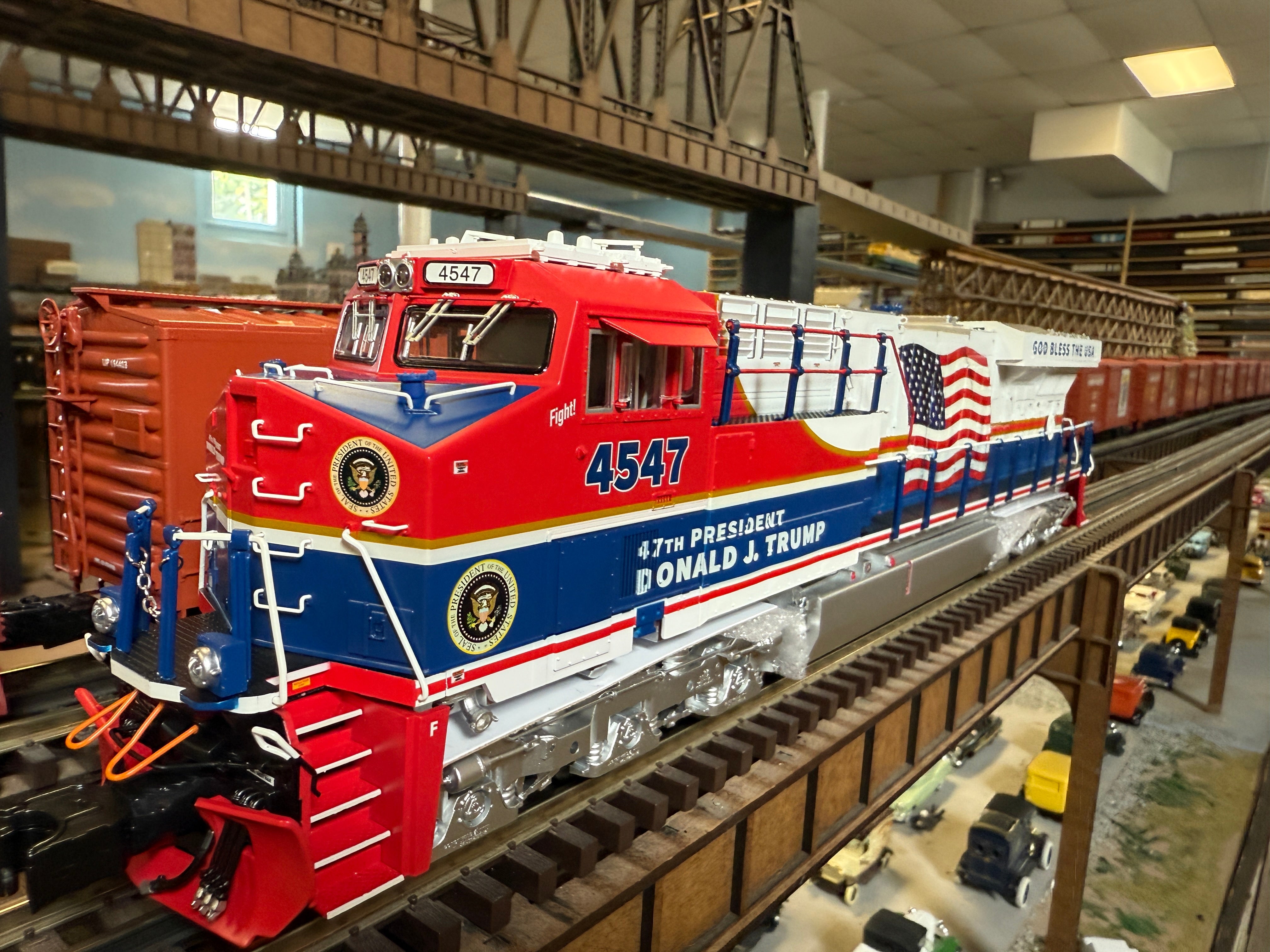 Lionel 2533047 - Legacy ES44 Diesel Locomotive "Trump" #4547