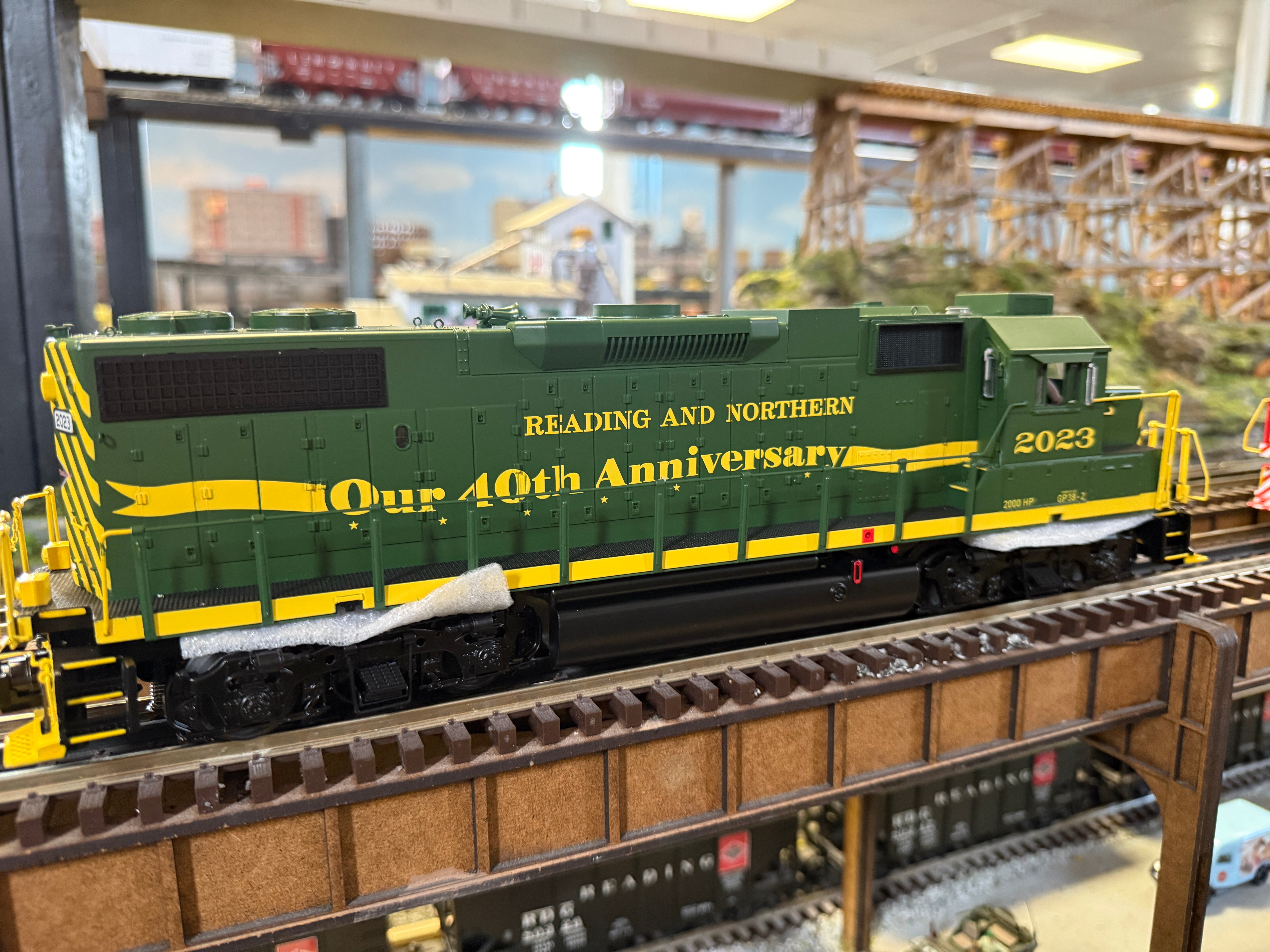 Atlas O 30138349 - Premier - GP38-2 Diesel Locomotive "Reading & Northern" #2023 (40th Anniversary)