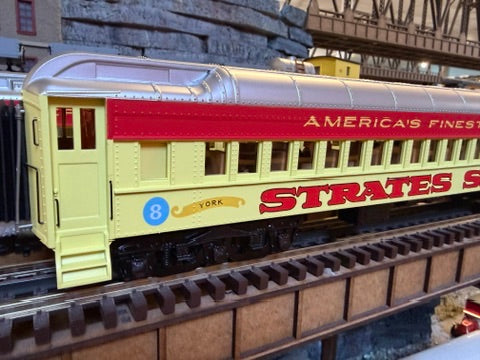 Atlas O 3001772B - Premier - Madison Heavyweight Passenger Cars "Strates Shows" (2-Car) Red - MrMuffin'sTrains