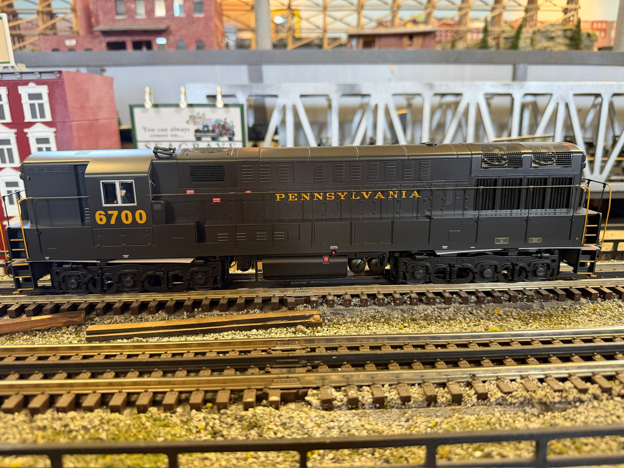 Lionel 2533701 - Legacy TrainMaster Diesel Locomotive "Pennsylvania" #6700