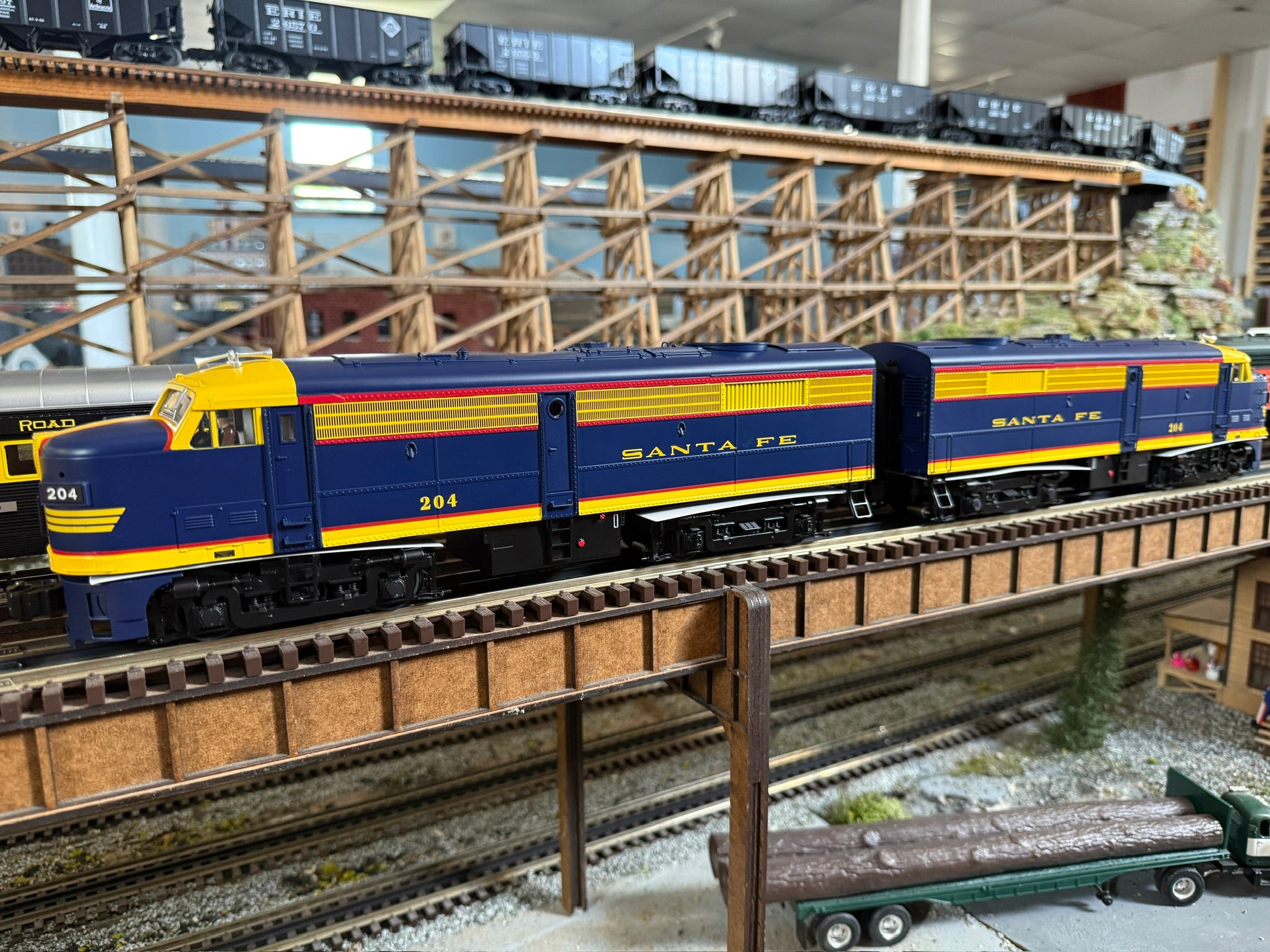 Lionel 2533870 - Legacy FA-2 AA Diesel Set "Santa Fe" #204/204