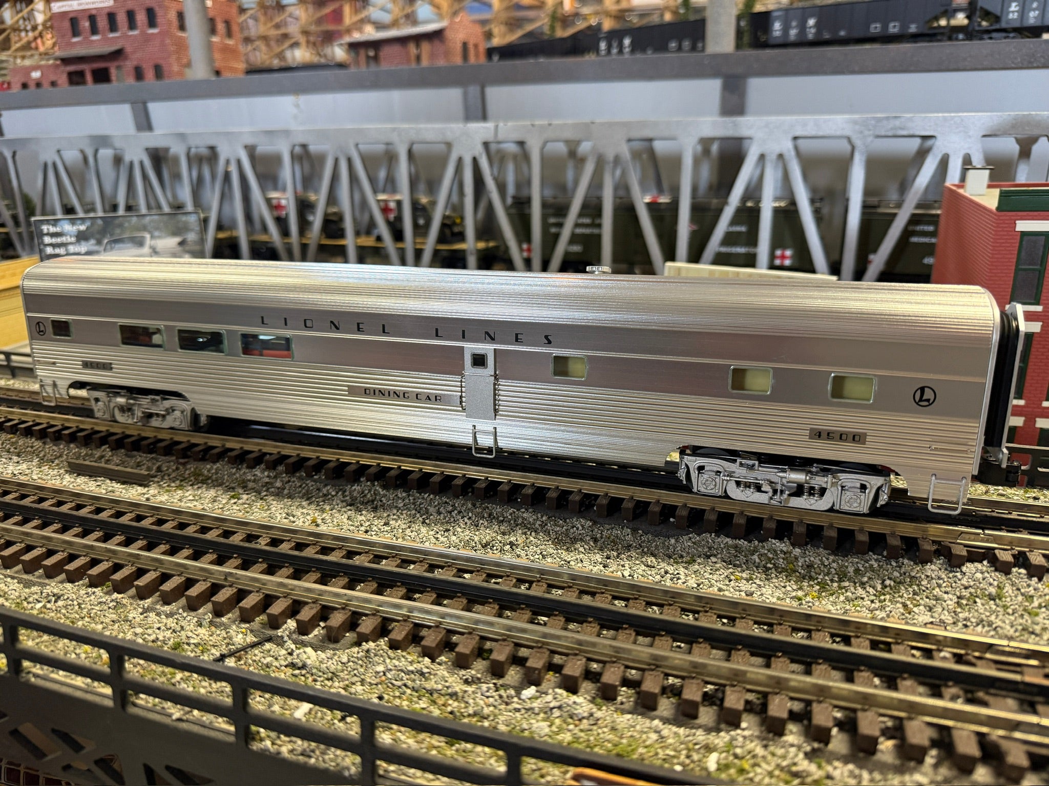 Lionel 2527210 - 18" Aluminum Stationsounds Diner Car "Lionel Lines"