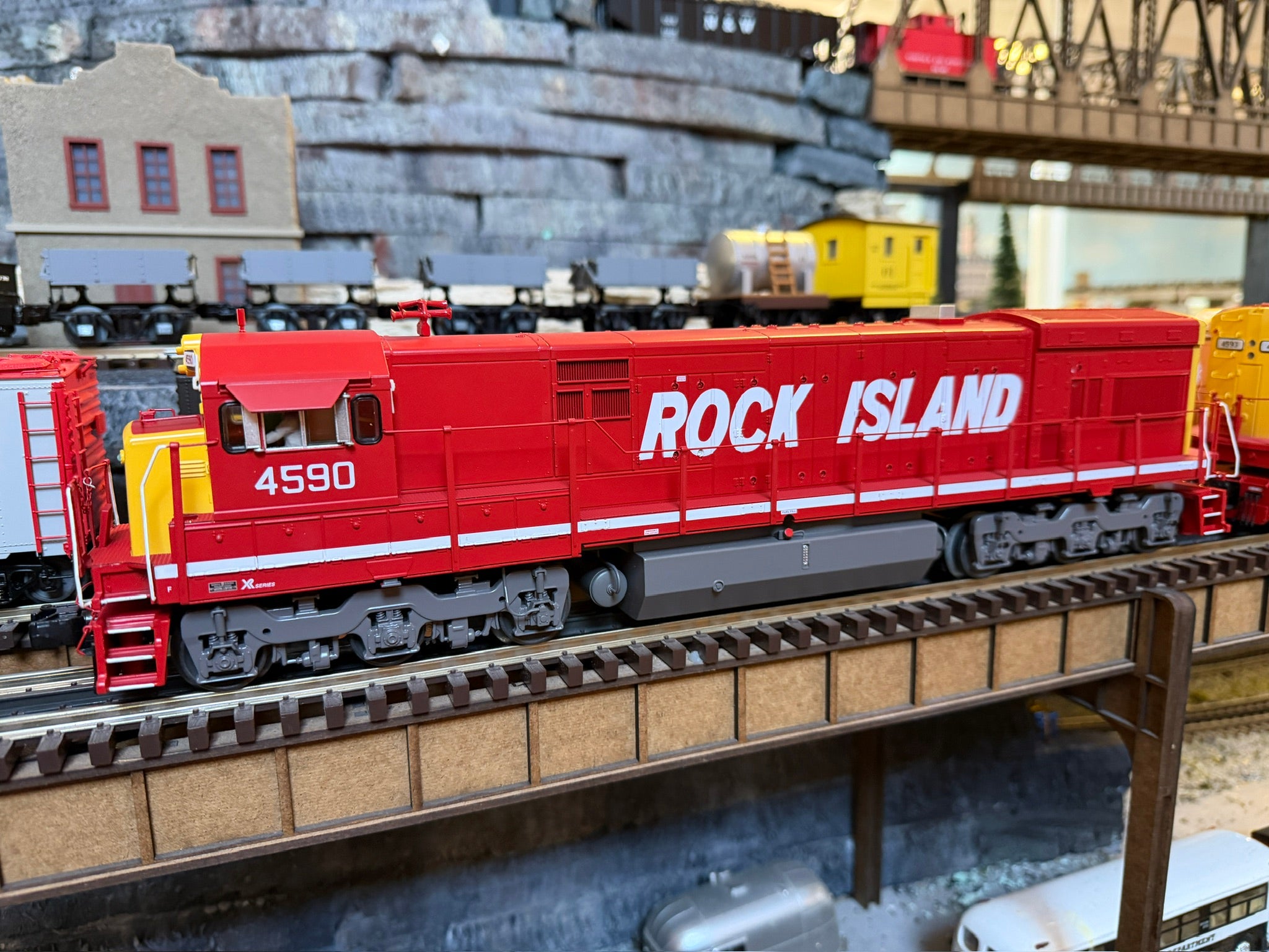 Atlas O 30138685S - Premier - U30C Diesel Locomotive "Rock Island" #4590 - Custom Run for Mr.Muffin's Trains