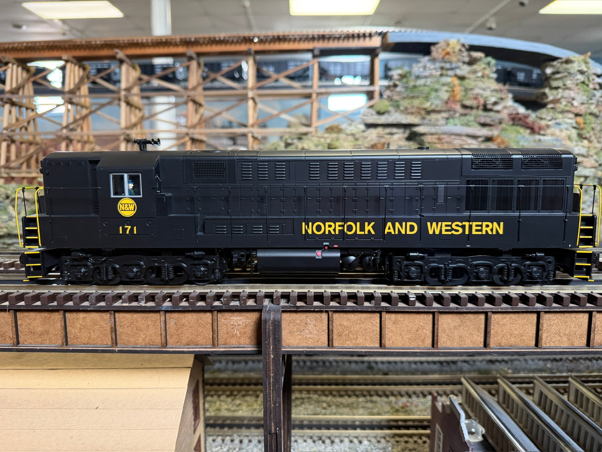 Lionel 2533980 - Legacy TrainMaster Diesel Locomotive "Norfolk & Western" #171 - Custom Run for MrMuffin'sTrains