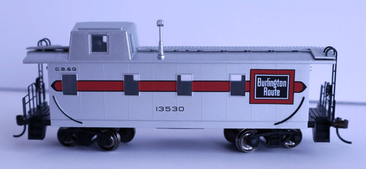 Bachmann HO 14001 - Slanted Offset Cupola Caboose "Chicago, Burlington & Quincy" #13530