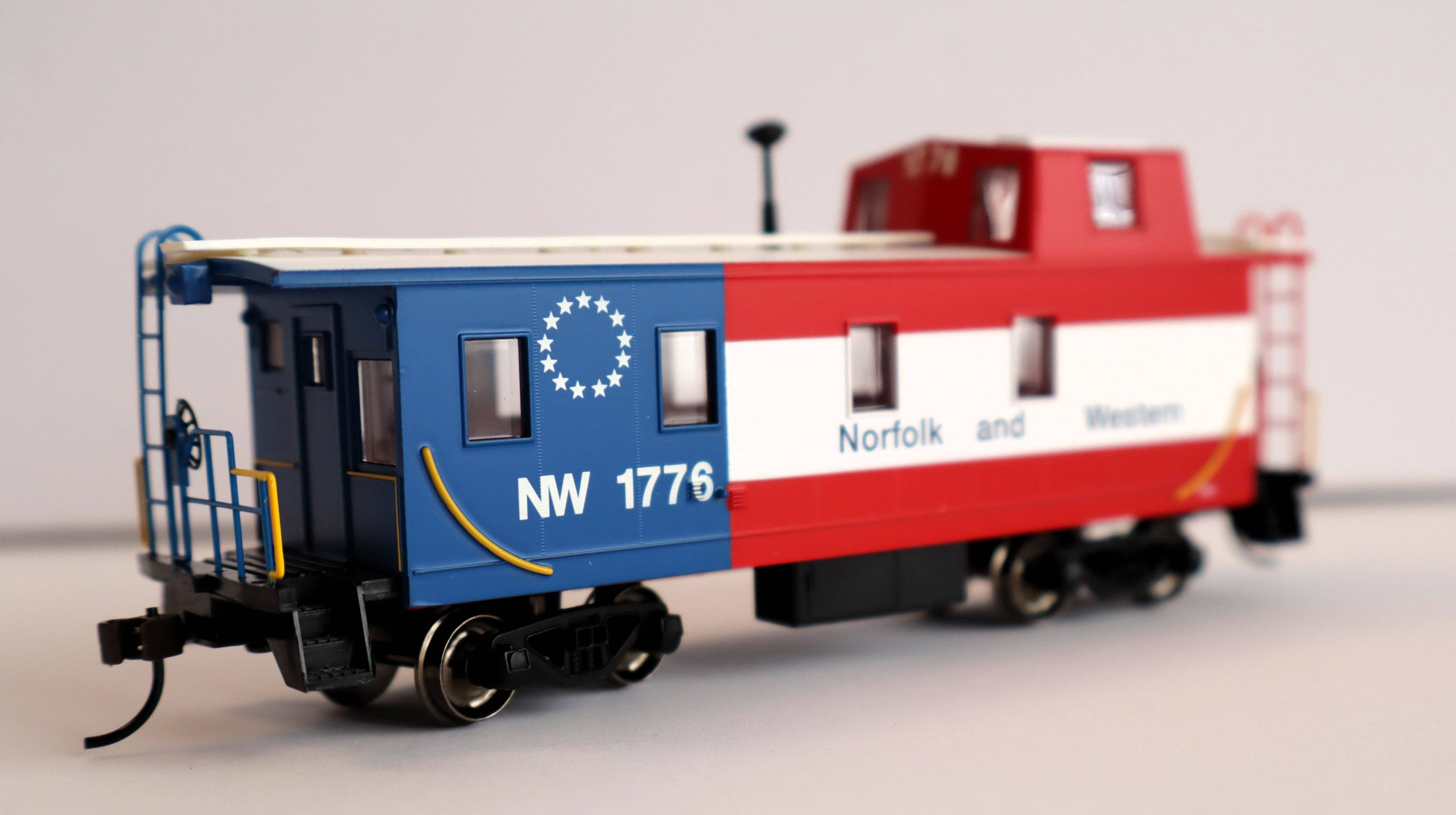 Bachmann HO 14006 - Slanted Offset Cupola Caboose "Norfolk & Western" #1776 (Bicentennial Scheme, red, white, blue)