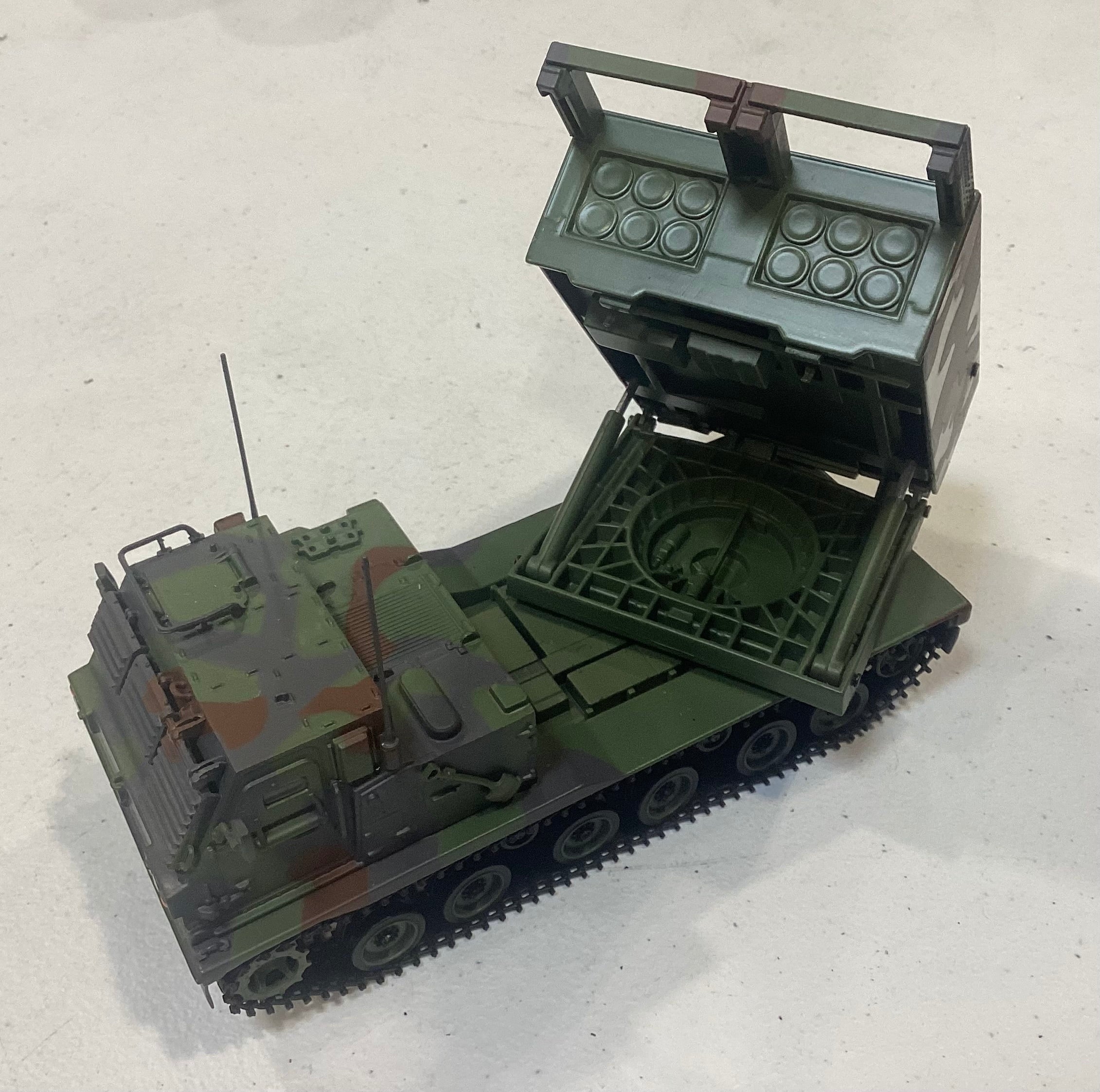MTH - Multiple Launch Rocket System (MLRS) Forest Camo - 1/48 Scale