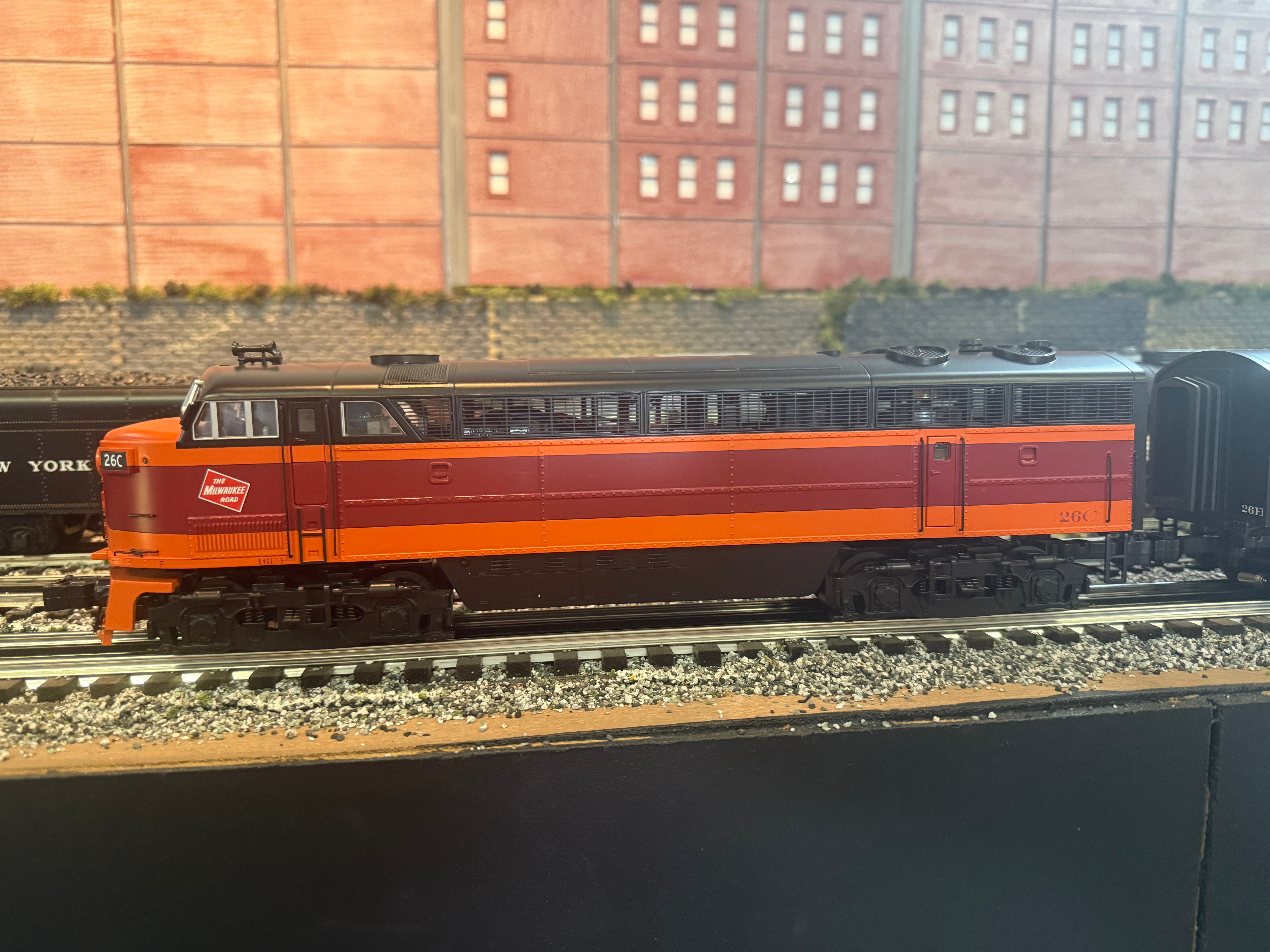 Lionel 2533232 - Legacy C Liner Diesel Locomotive "Milwaukee Road" #26C