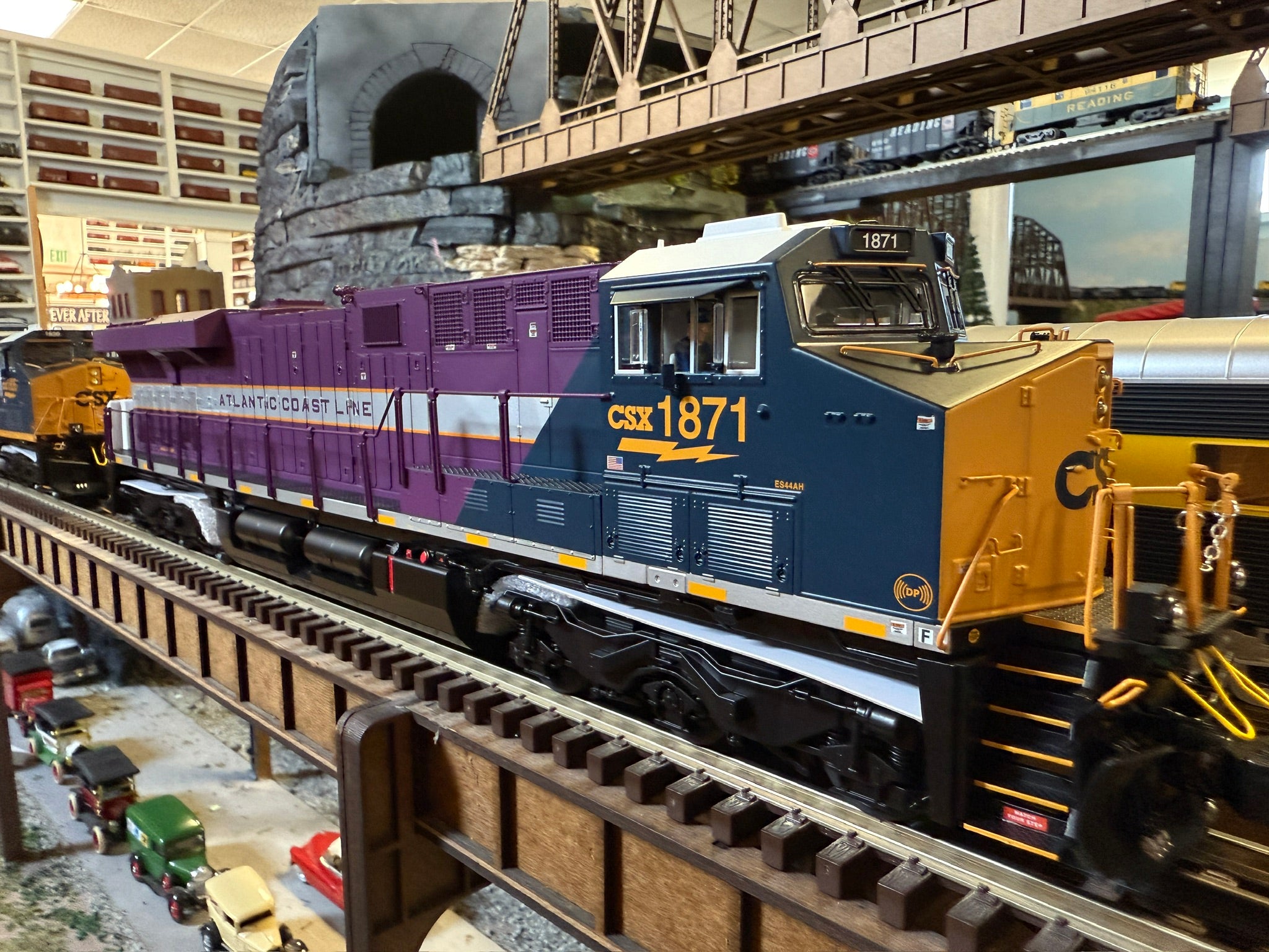 Lionel 2533549 - Legacy ES44 Diesel Locomotive "Atlantic Coast Line" #1871 CSX (Non-Powered)