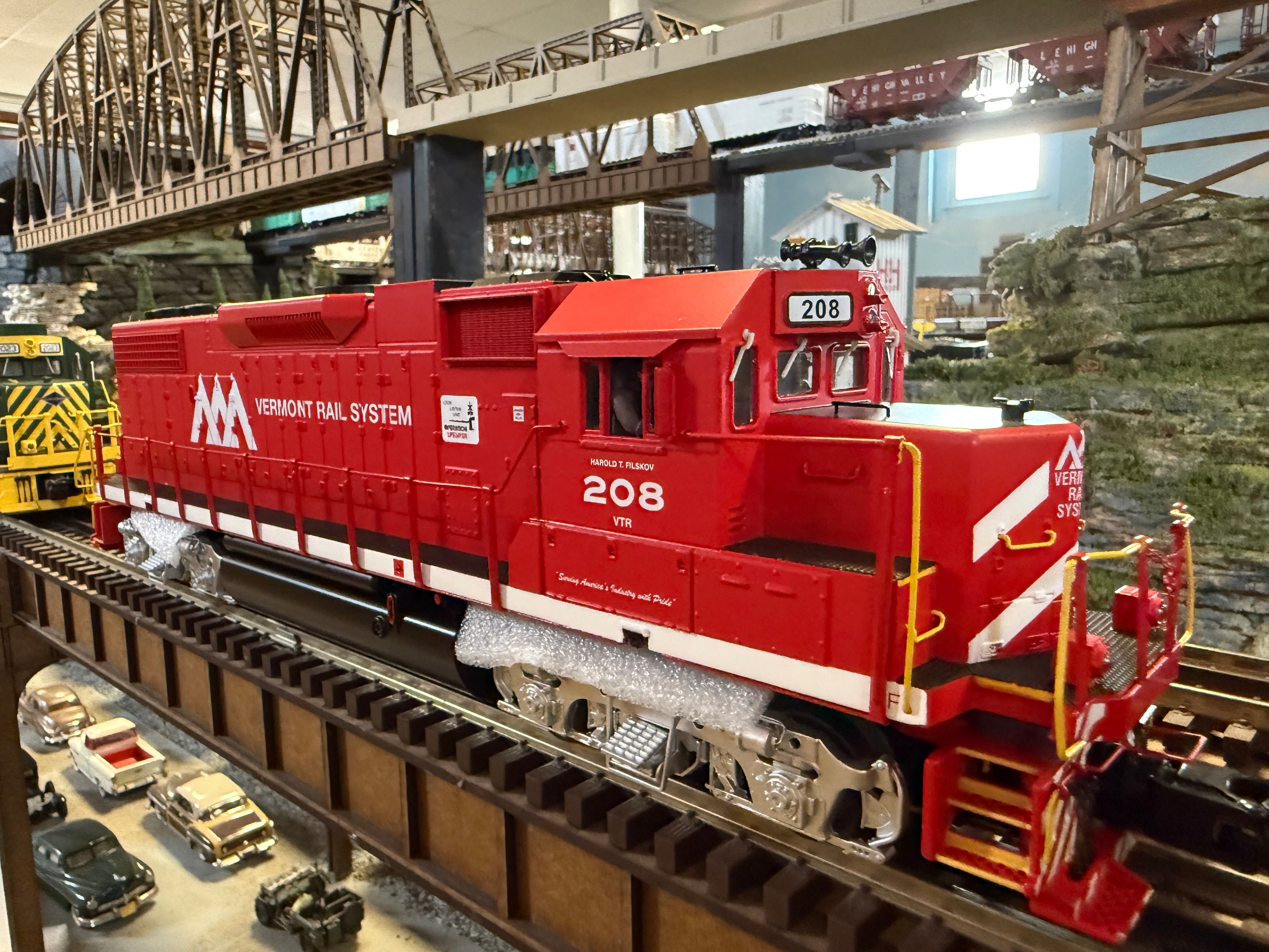 Atlas O 30138352 - Premier - GP38-2 Diesel Locomotive "Vermont Railway" #209