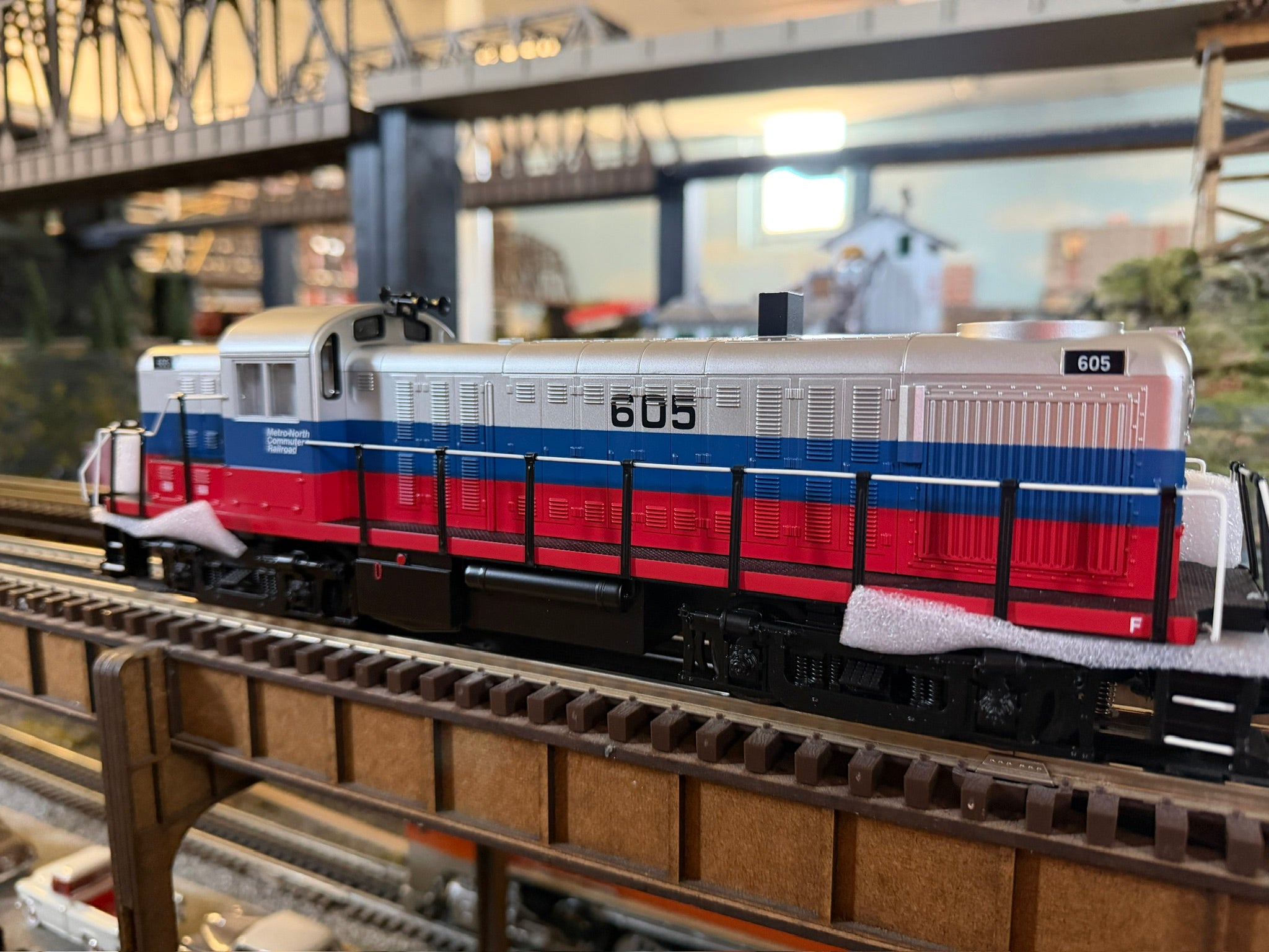 MTH 30-21193-1 - RS-3 Diesel Engine "Metro North" #605 w/ PS3