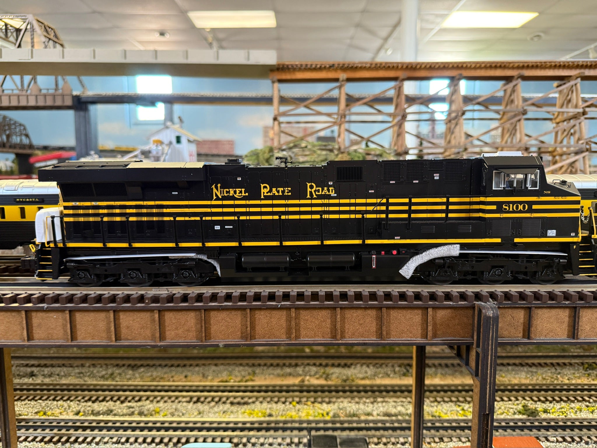 Lionel 2533611 - Legacy ES44 Diesel Locomotive "Nickel Plate Road" #8100 (Norfolk Southern)
