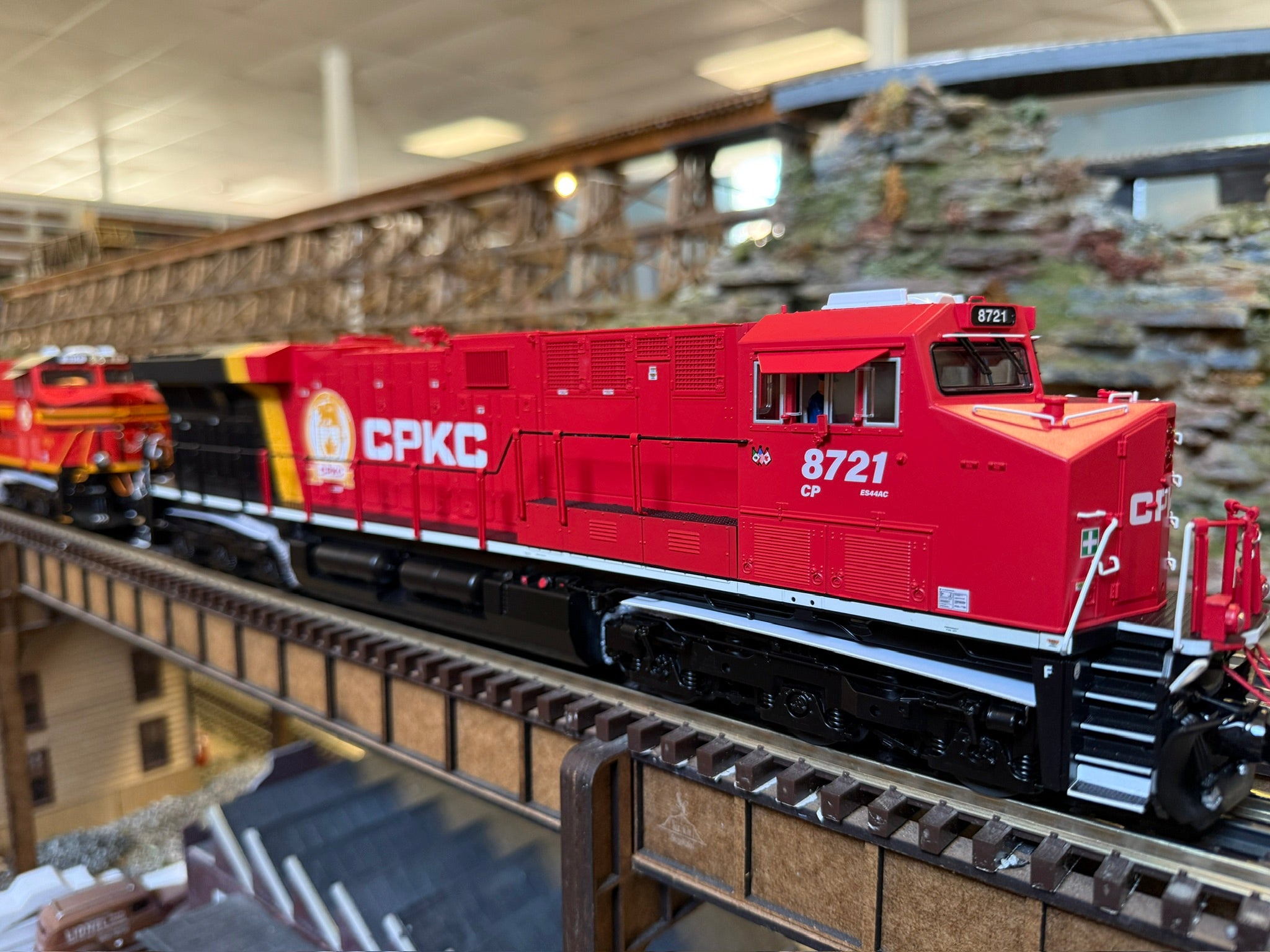 Lionel 2533652 - Legacy ES44 Diesel Locomotive "Canadian Pacific" #9375