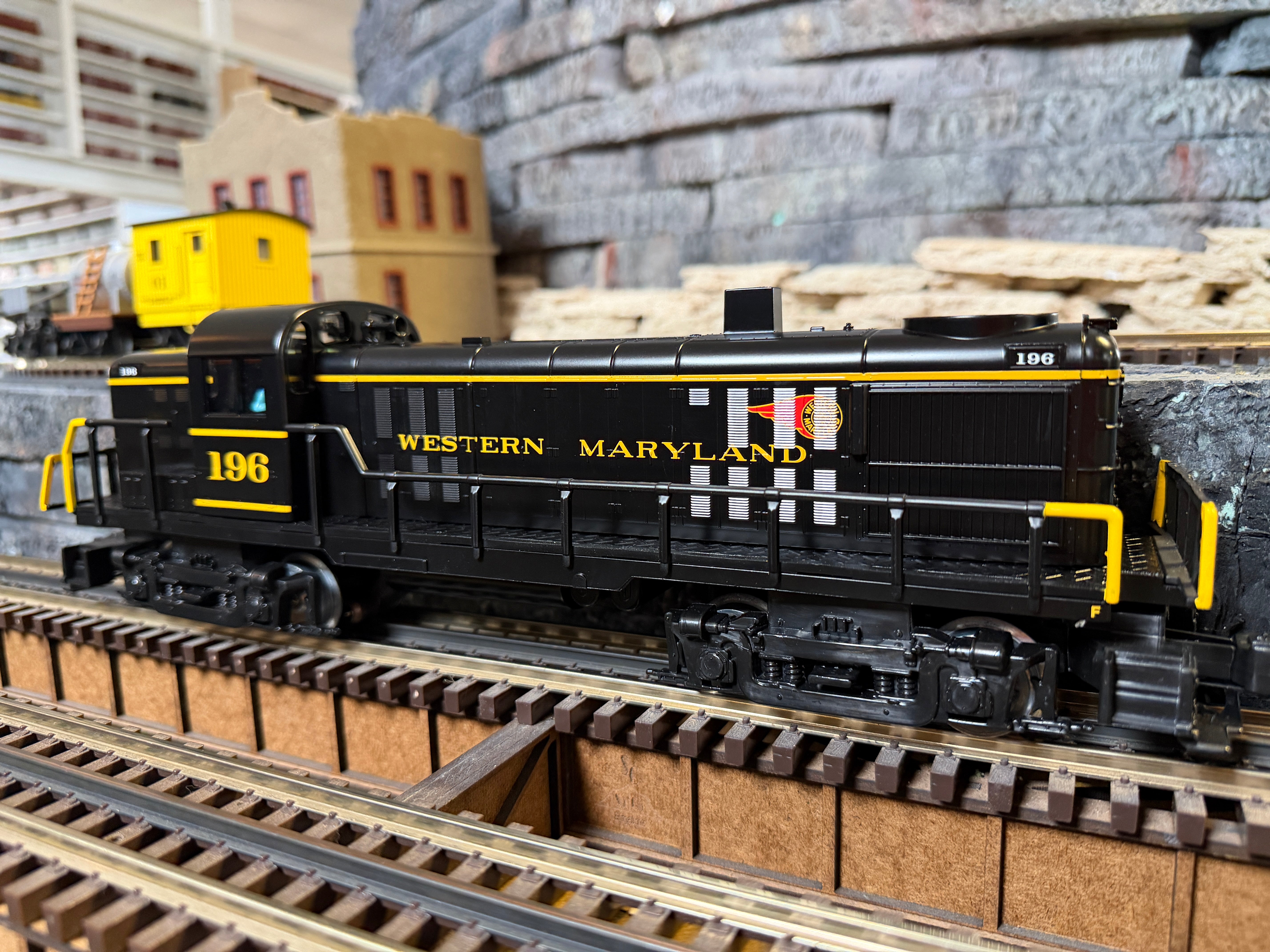 Lionel 2545080 - LionChief RS-3 Diesel Locomotive "Western Maryland" #196