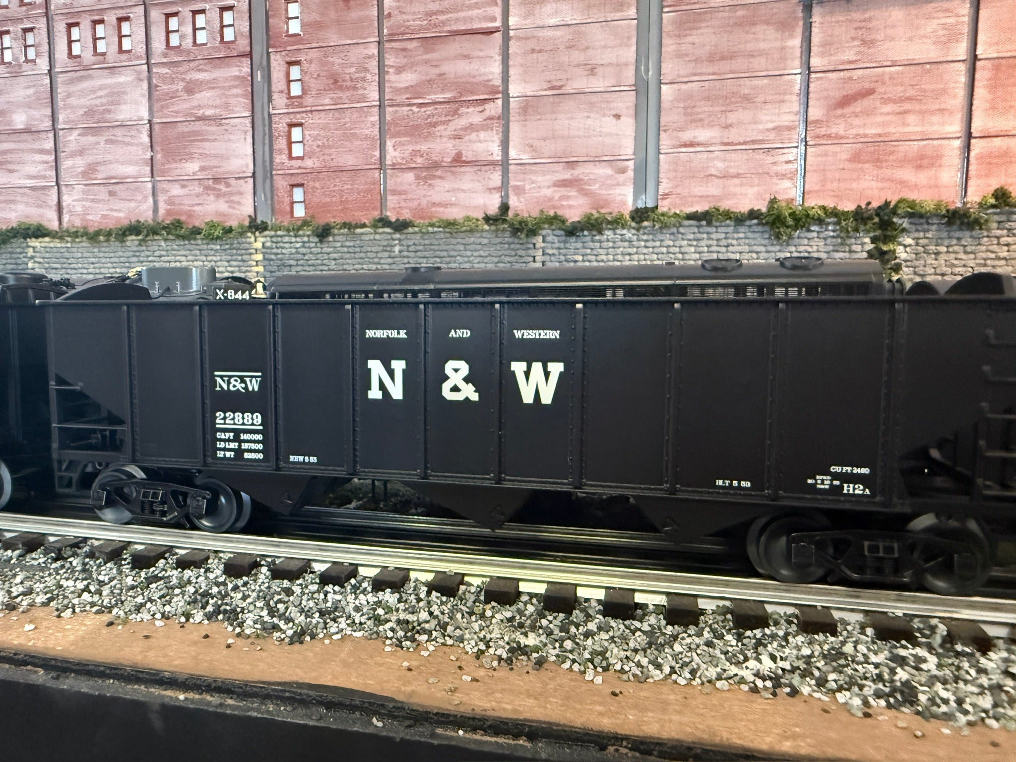 Lionel 2522050H - King Coal Freight Set "Norfolk & Western" - Hopper Cars (12) and Caboose Only