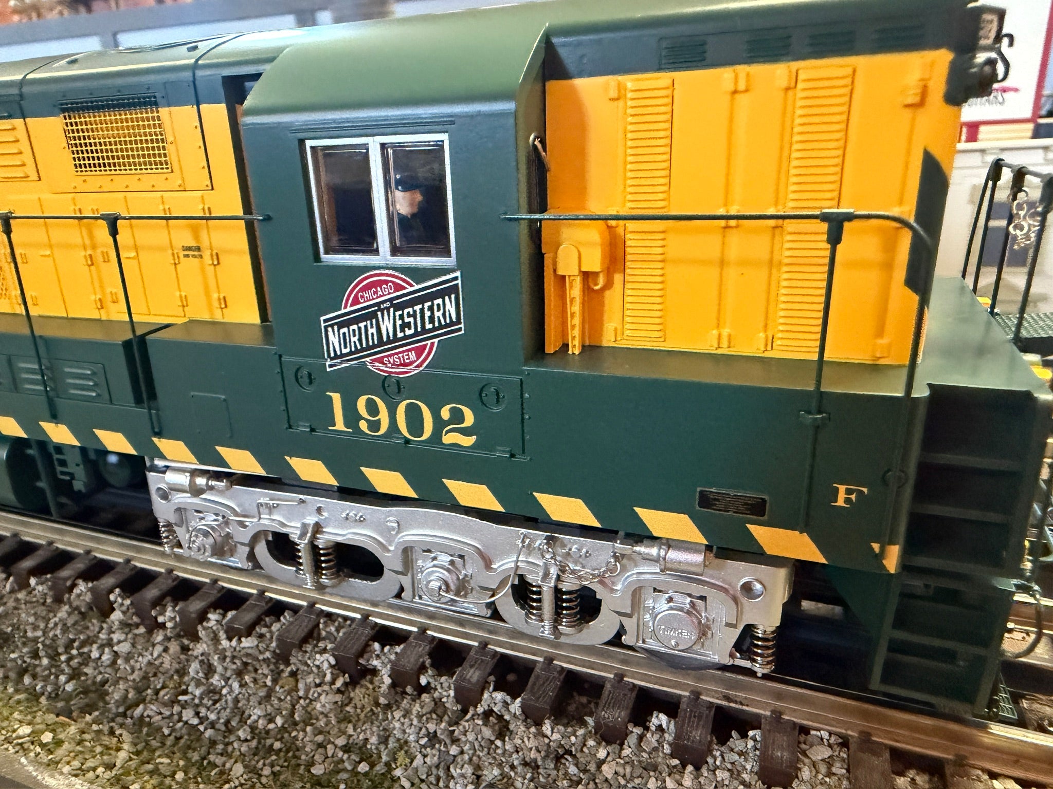 Lionel 2533682 - Legacy TrainMaster Diesel Locomotive "Chicago & North Western" #1906