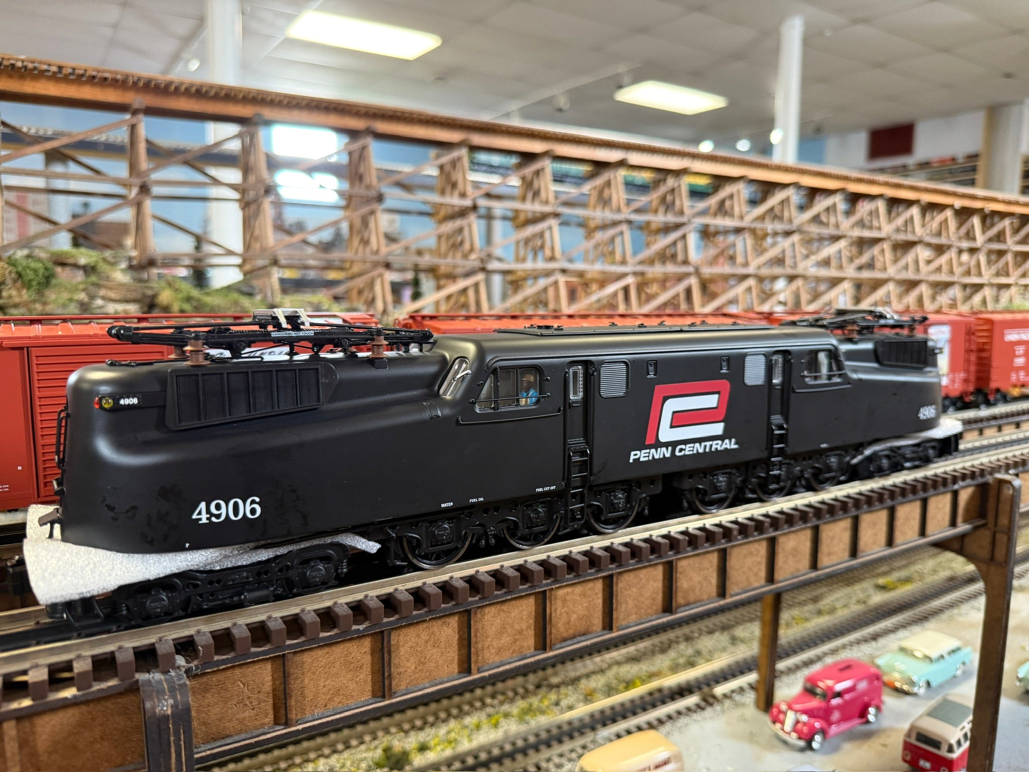 Lionel 2533050 - Vision Line GG1 Electric Engine "Penn Central" #4906
