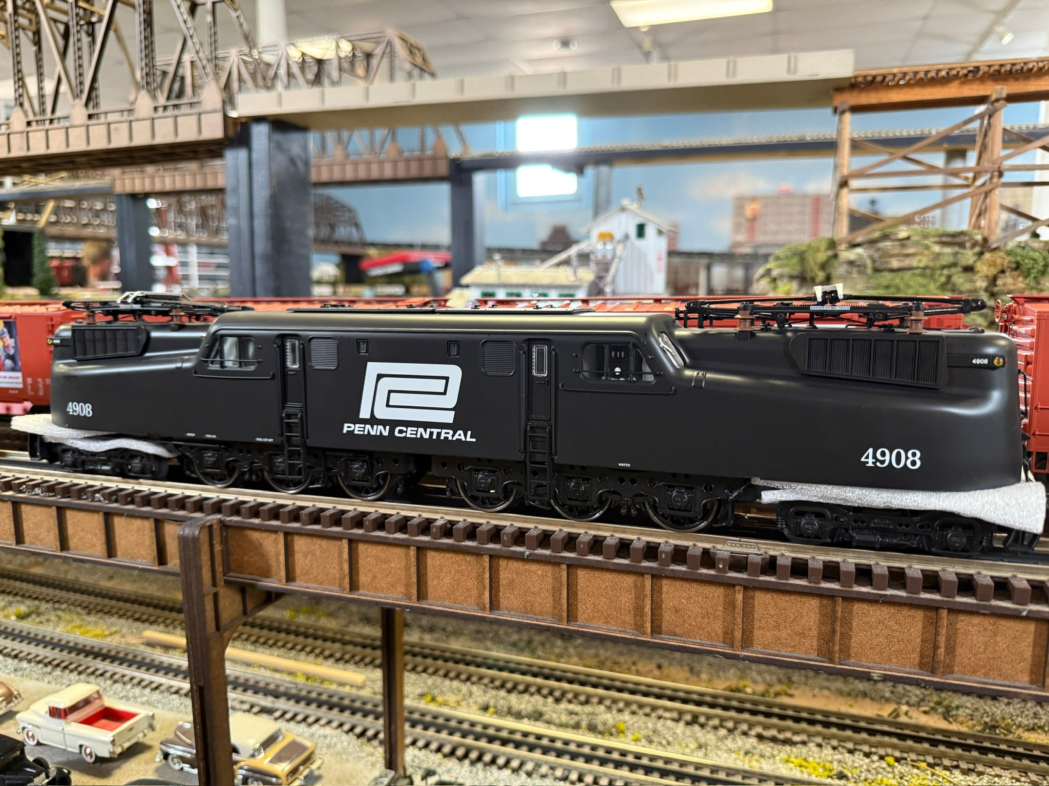 Lionel 2533060 - Vision Line GG1 Electric Engine "Penn Central" #4908