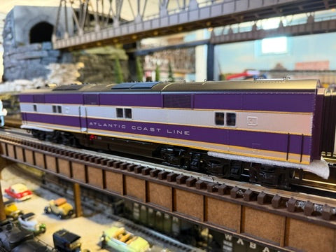 Atlas O 30138658 - Premier - E6 B Unit Diesel Locomotive "Atlantic Coast Line" #751