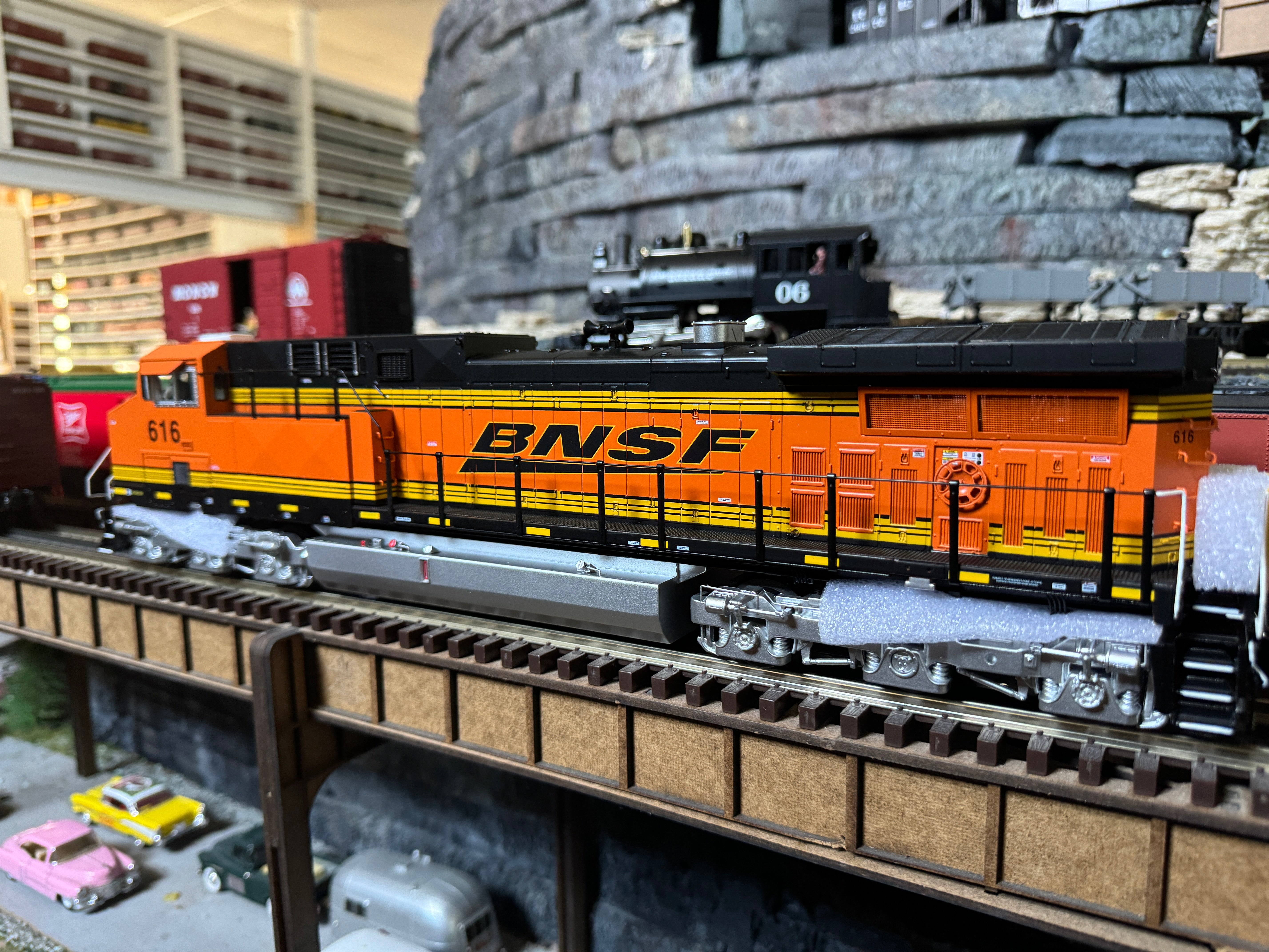 MTH 20-21742-1 - AC4400cw Diesel Engine "BNSF " #617 w/ PS3 (Hi-Rail Wheels)