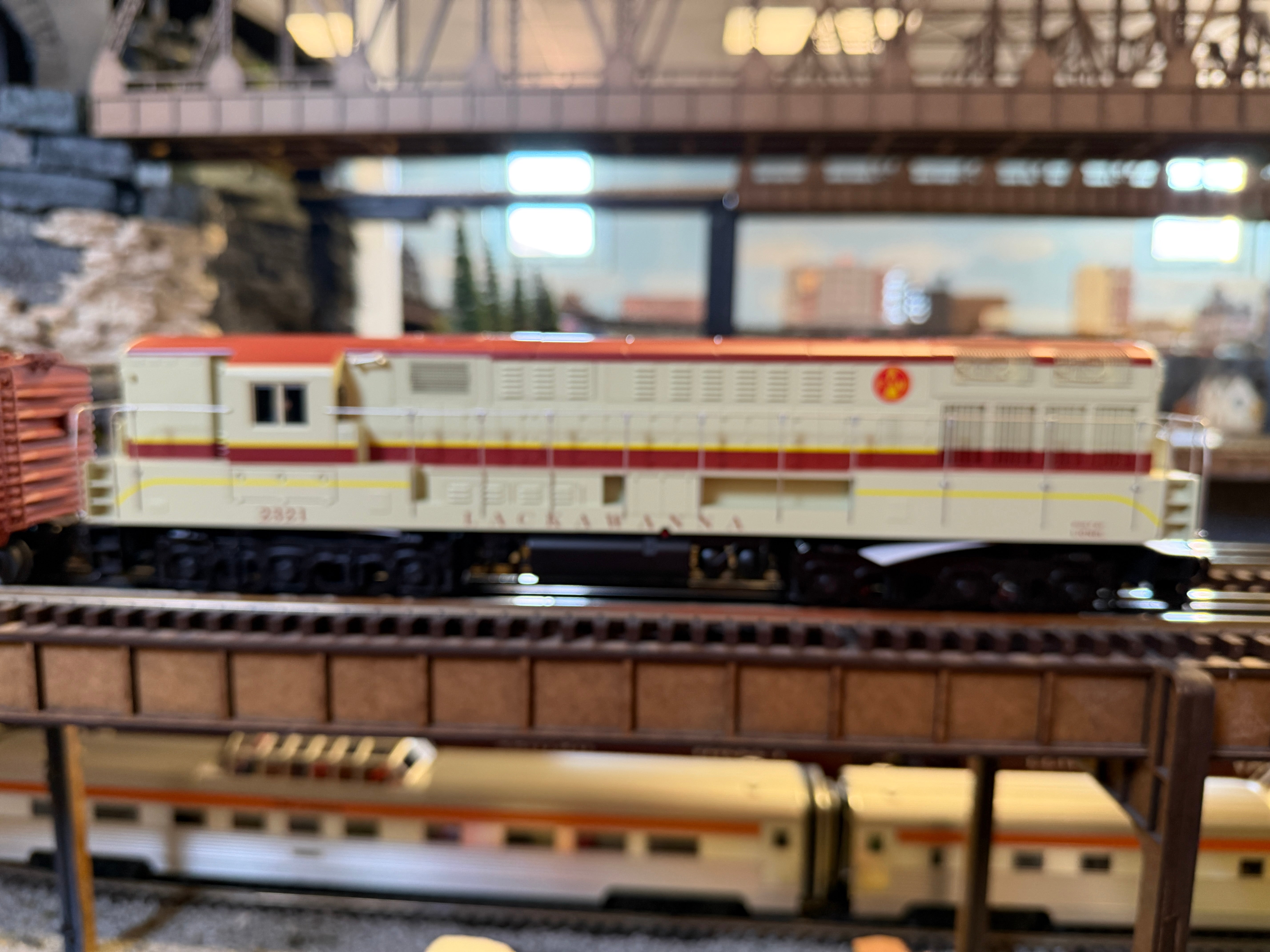 Lionel 2522080 - Legacy Trainmaster Postwar Freight Set "Lackawanna"