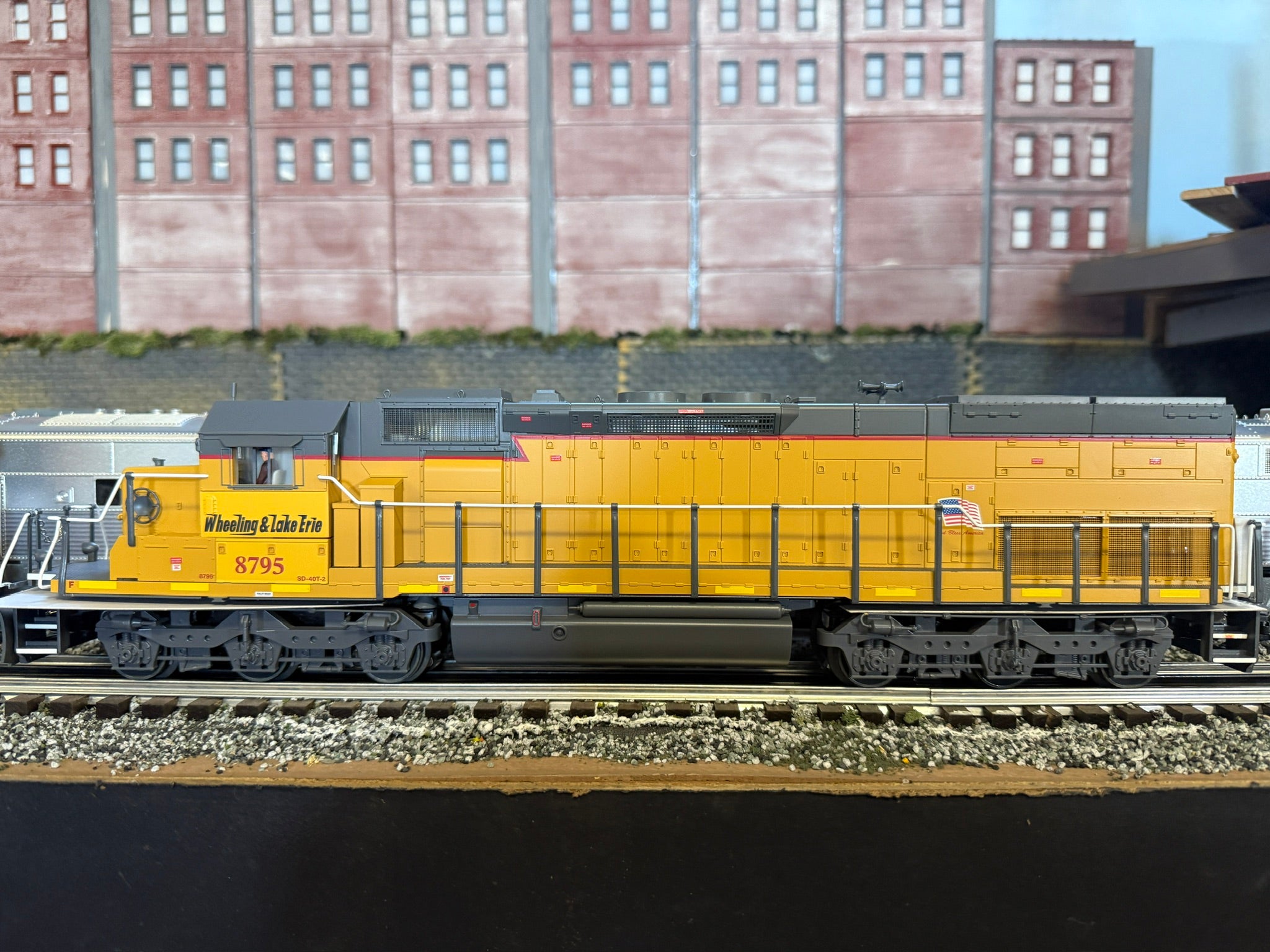 Lionel 2533862 - Legacy SD40T-2 Diesel Locomotive "Wheeling & Lake Erie" #8795