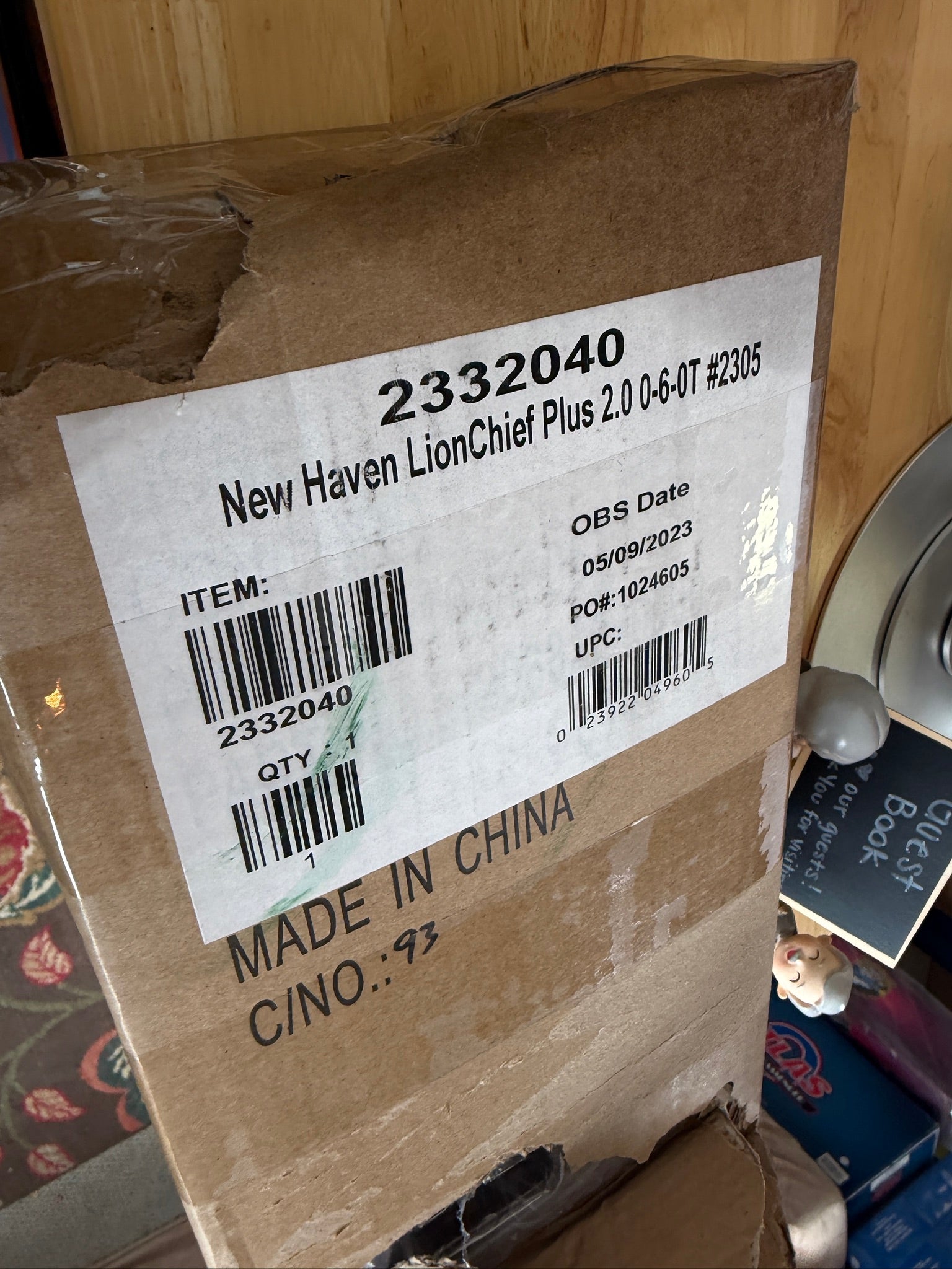 Lionel 2332040D - LionChief+ 2.0 0-6-0T Steam Locomotive "New Haven" #2305 - Damaged Box