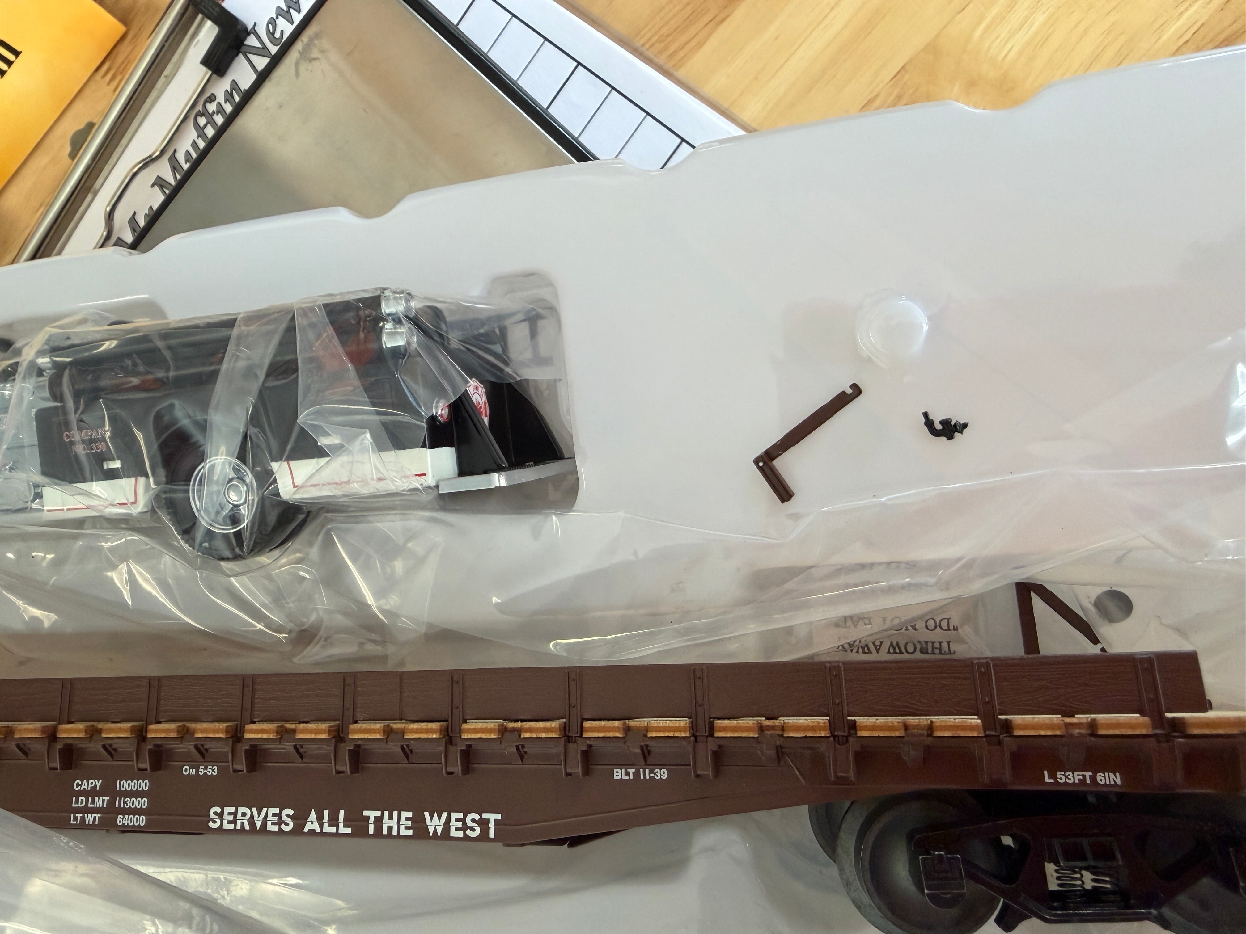 Lionel 2226320D - Flatcar "Union Pacific" w/ Firetruck #53026 - Damaged Box