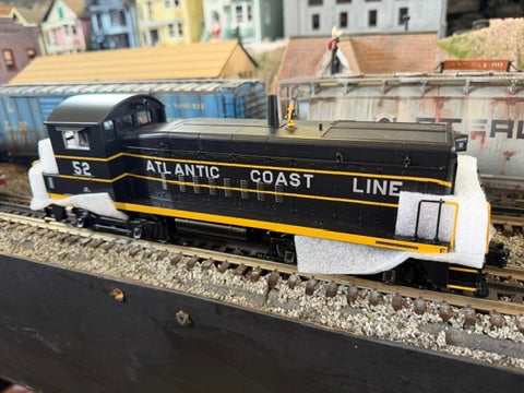 MTH 30-21300-1 - RailKing - SW-8 Switcher Diesel Engine "Atlantic Coast Line" #52 w/ PS3