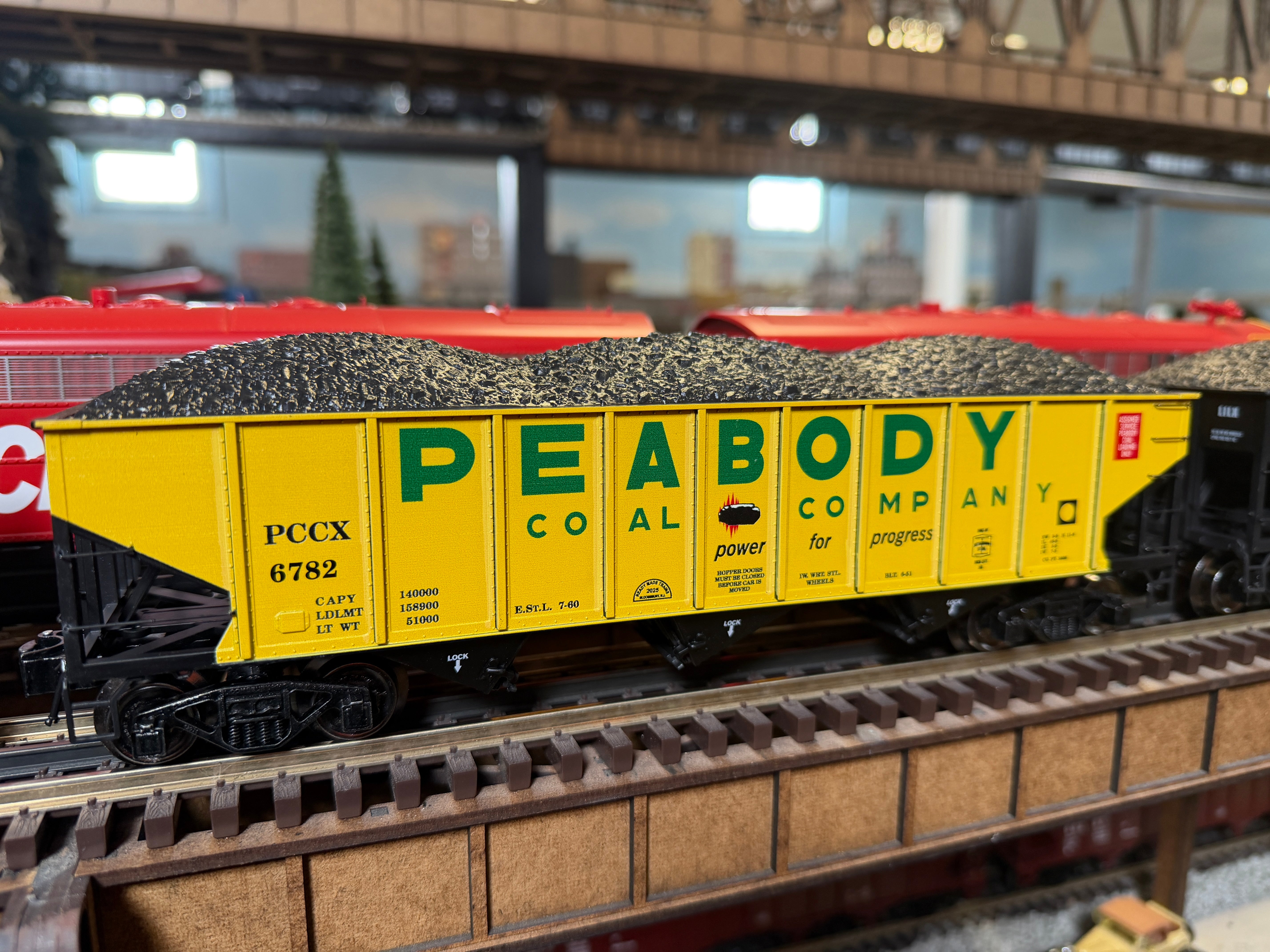 Ready Made Trains RMT-66299-184 - 70 Ton 3-Bay Coal Hopper Car "Peabody Coal Co" w/ Load