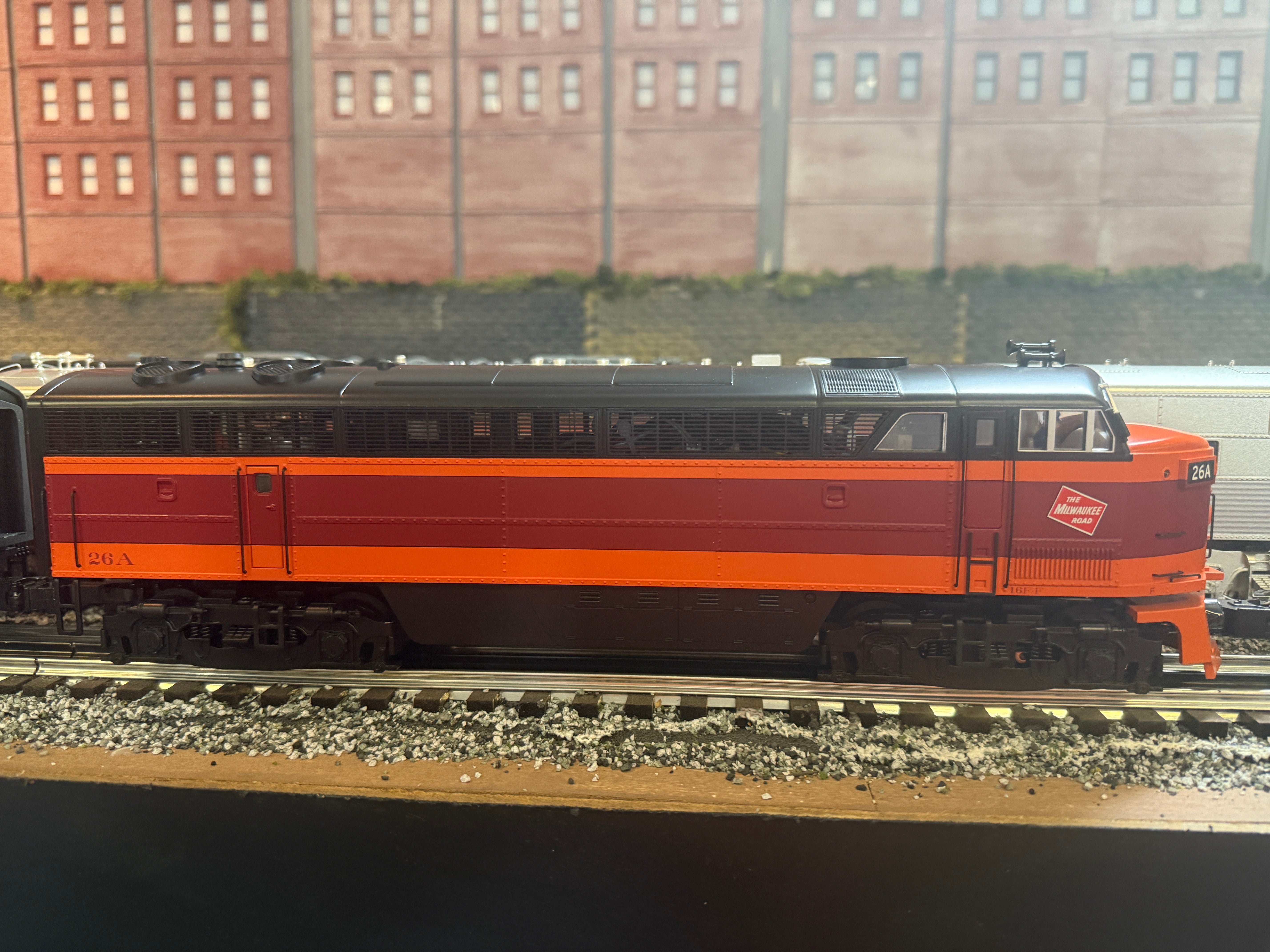 Lionel 2533231 - Legacy C Liner Diesel Locomotive "Milwaukee Road" #26A