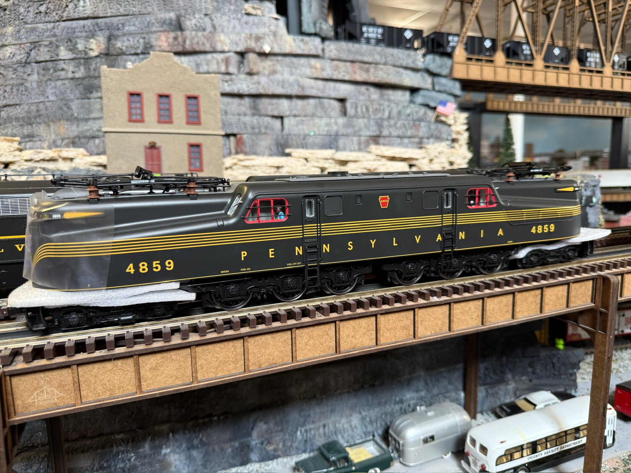 Lionel 2533090 - Vision Line GG1 Electric Engine "Pennsylvania" #4859