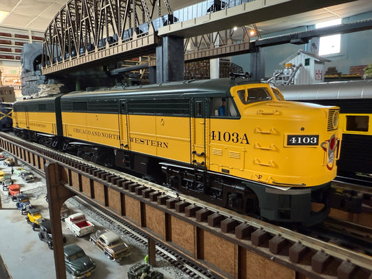 Lionel 2533900 - Legacy - FA-2 AA Diesel Set "Chicago & North Western" #4103A/4104A - MrMuffin'sTrains