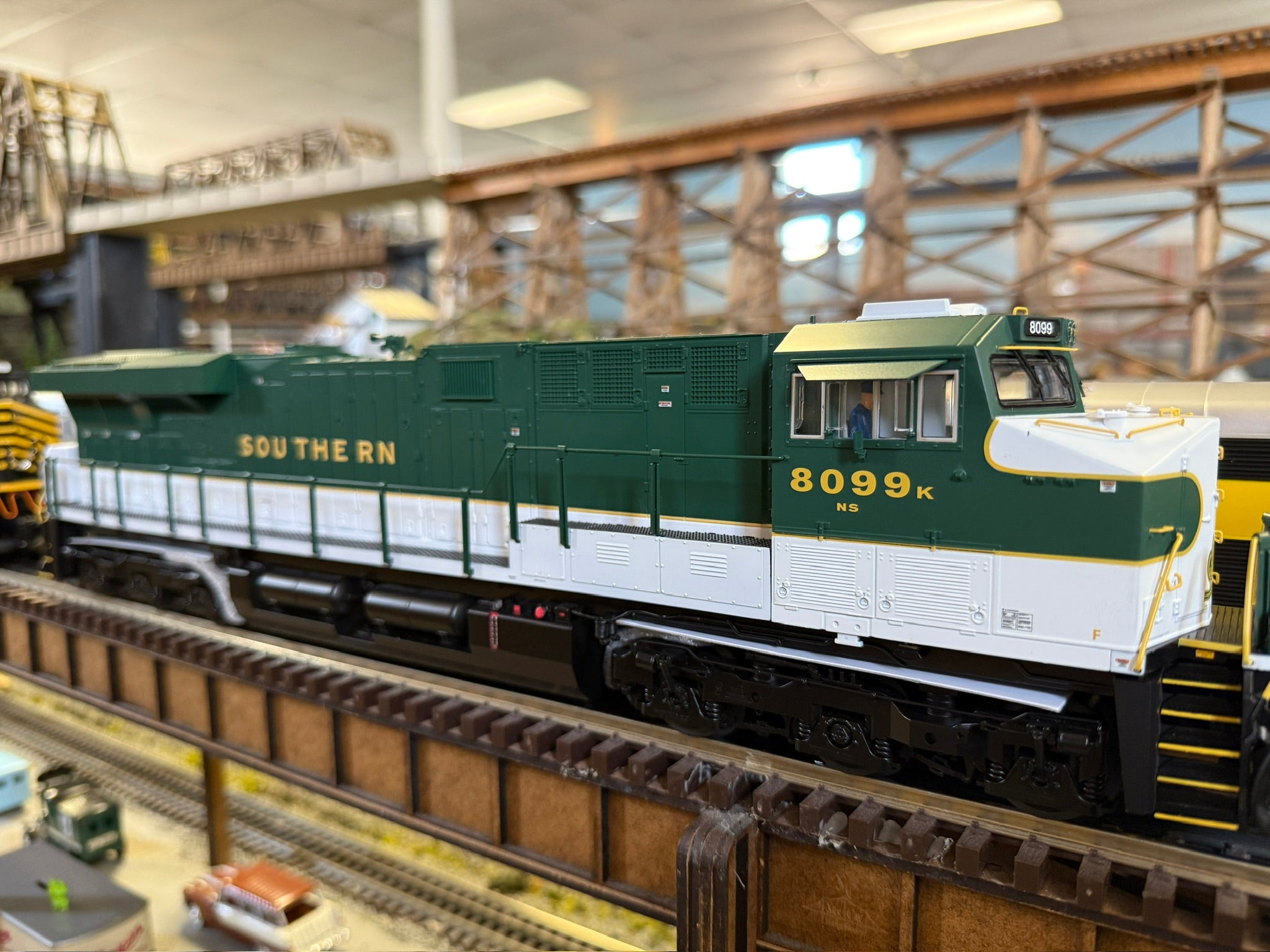Lionel 2533631 - Legacy ES44 Diesel Locomotive "Southern" #8099 (Norfolk Southern)
