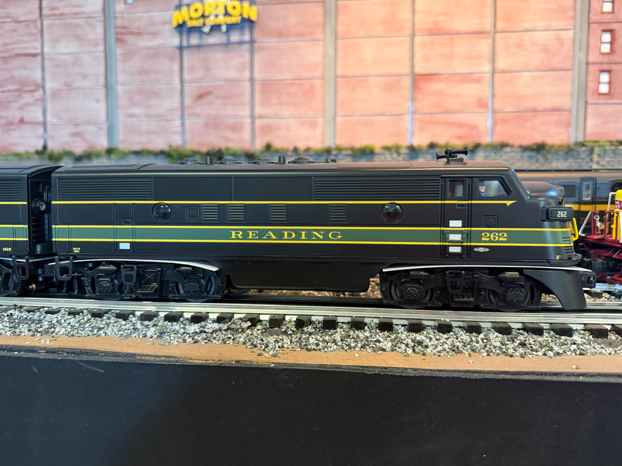 Lionel 2534080 - LionChief+ 2.0 F3 AA Diesel Set "Reading" #263/262