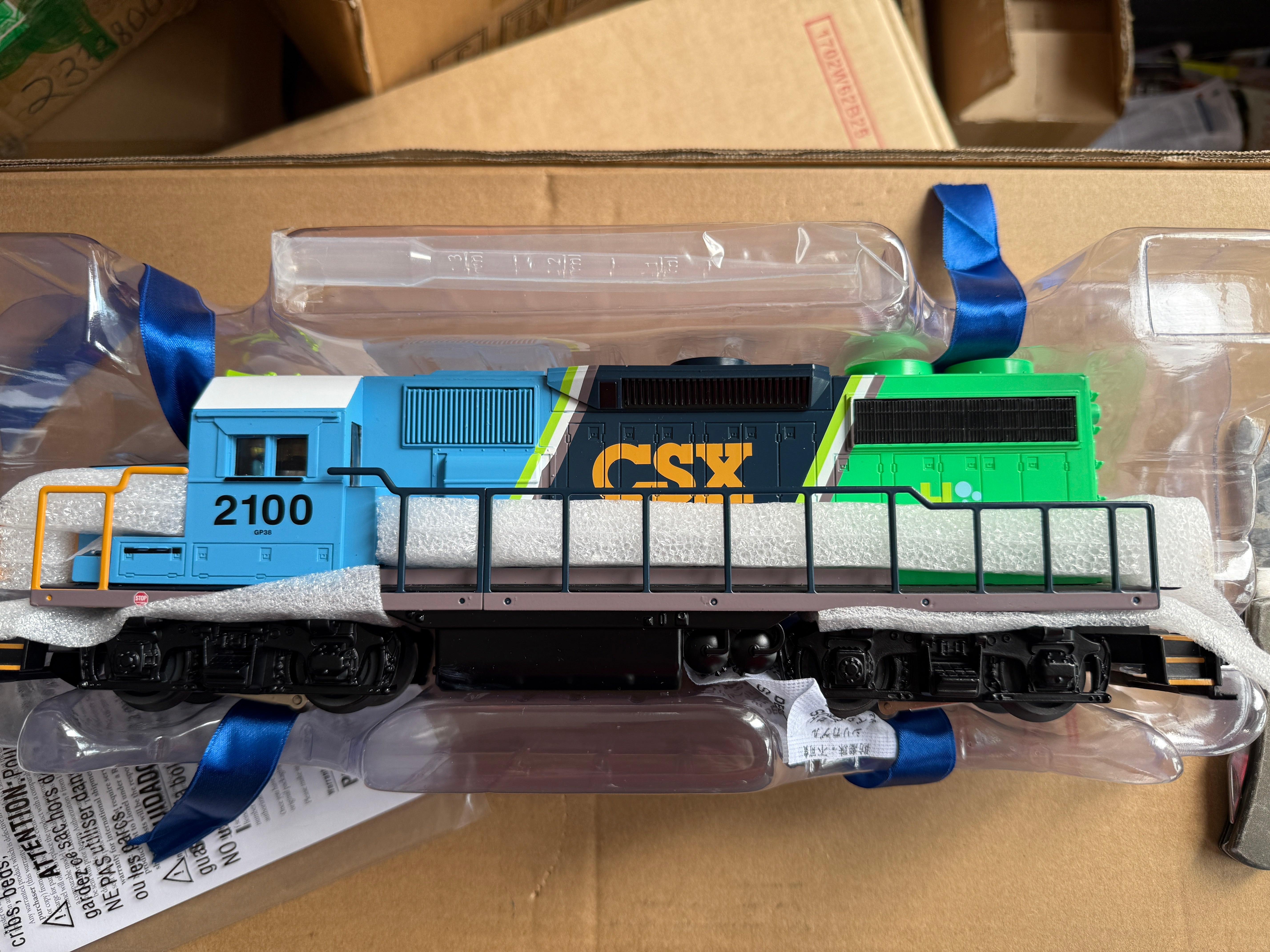 Lionel 2534010 -  LionChief+ 2.0 GP38 Diesel Locomotive "CSX" #2100